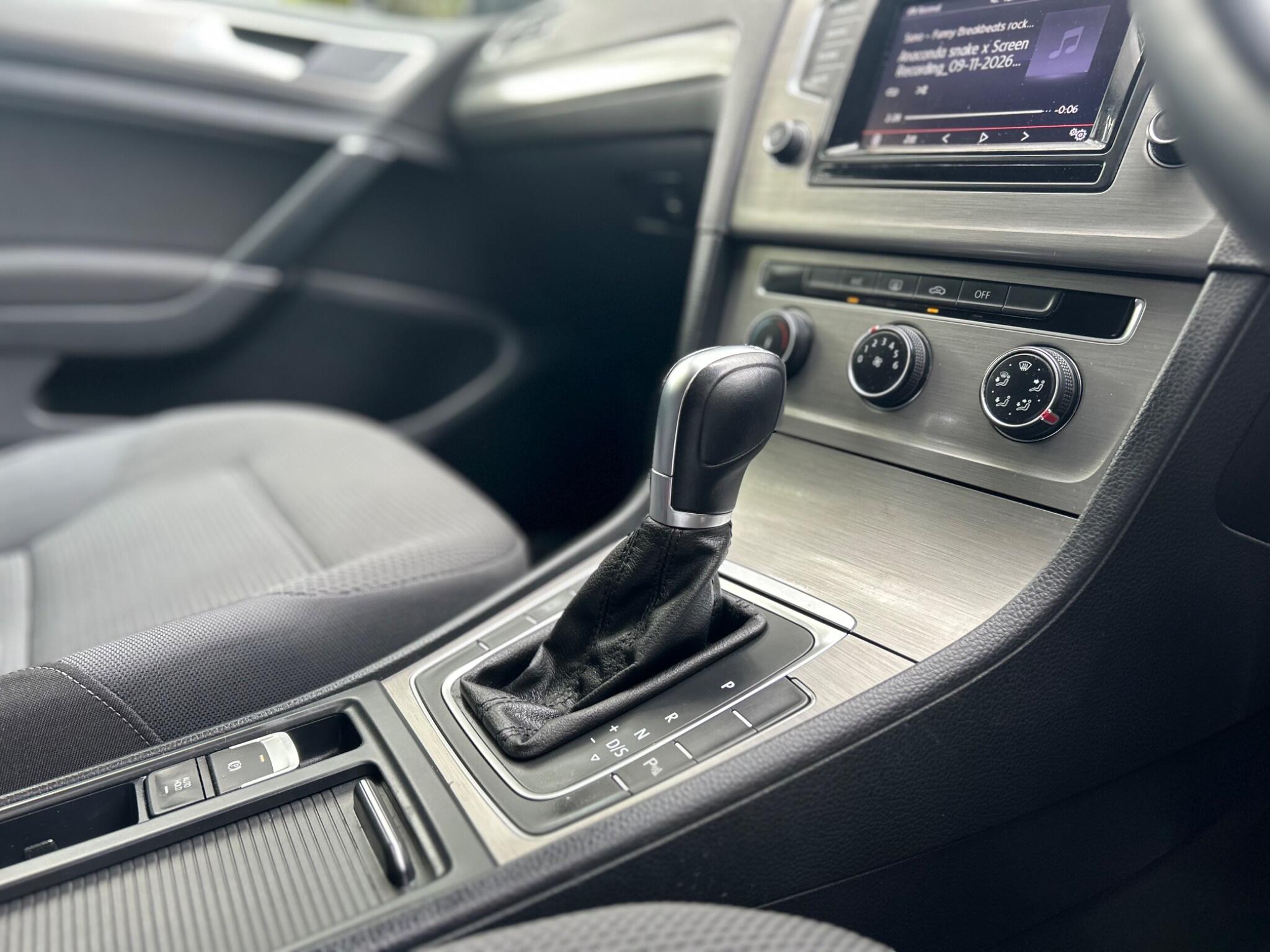 Volkswagen Golf view 6