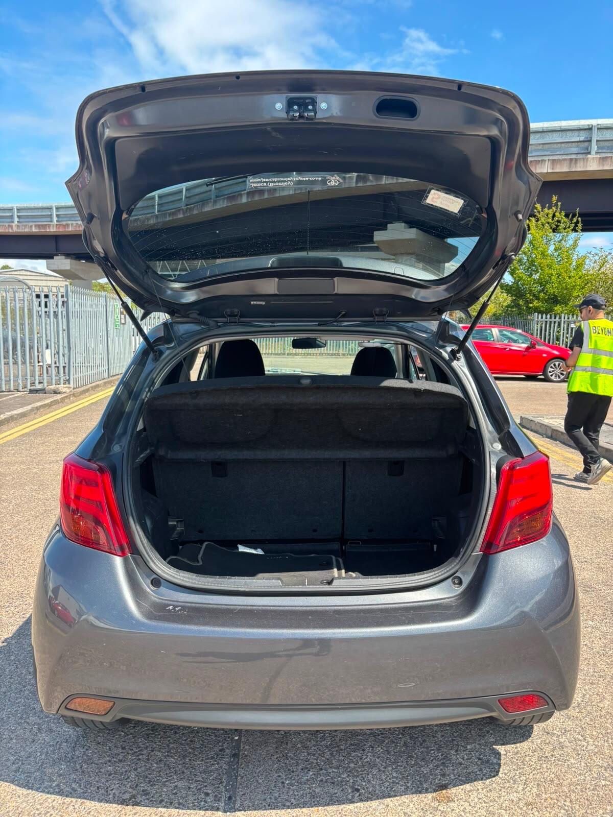 Toyota Yaris view 40