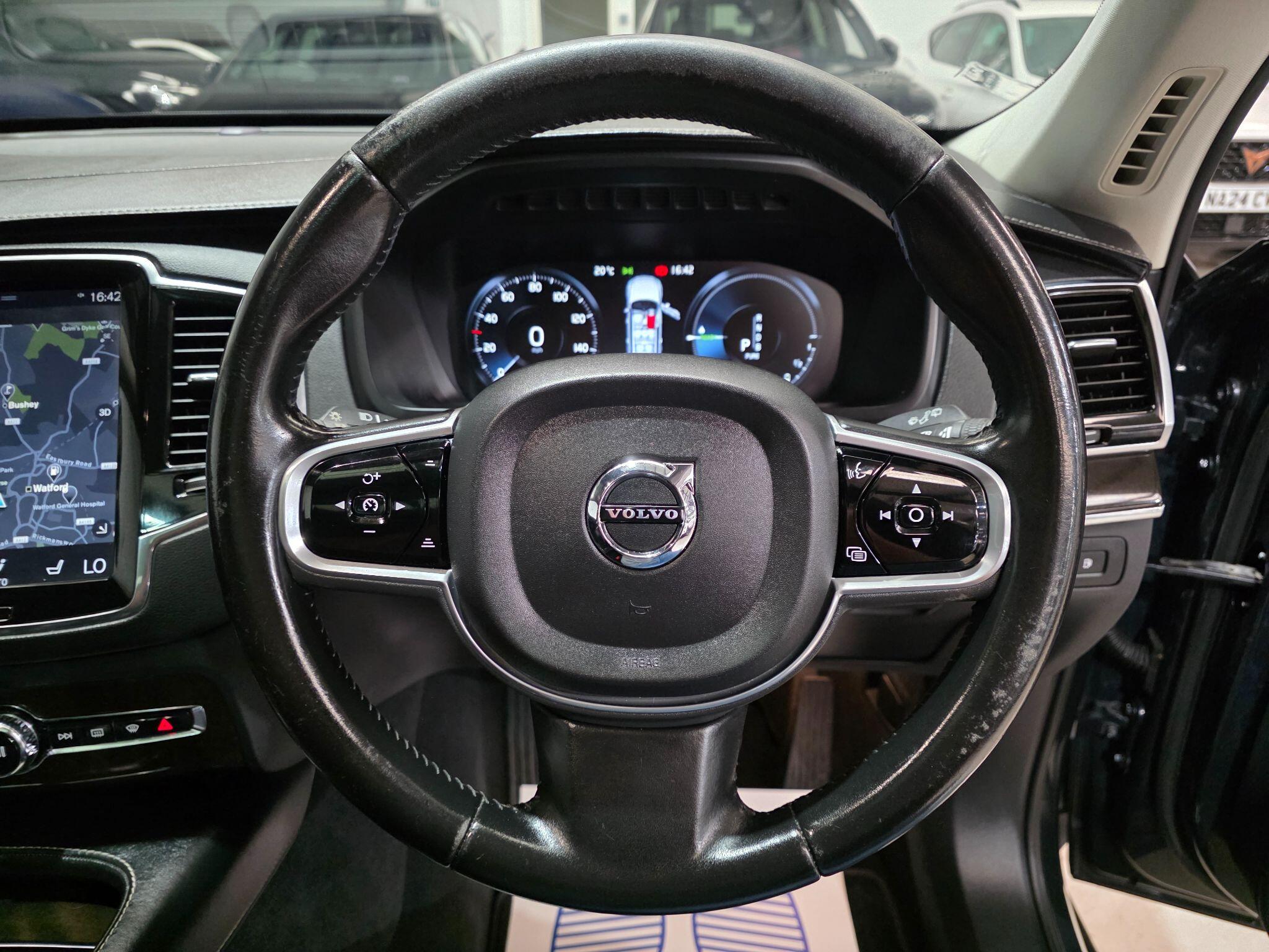 Volvo XC90 view 18
