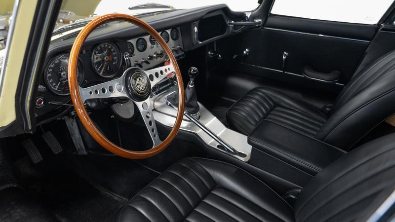 Jaguar E-Type view 24