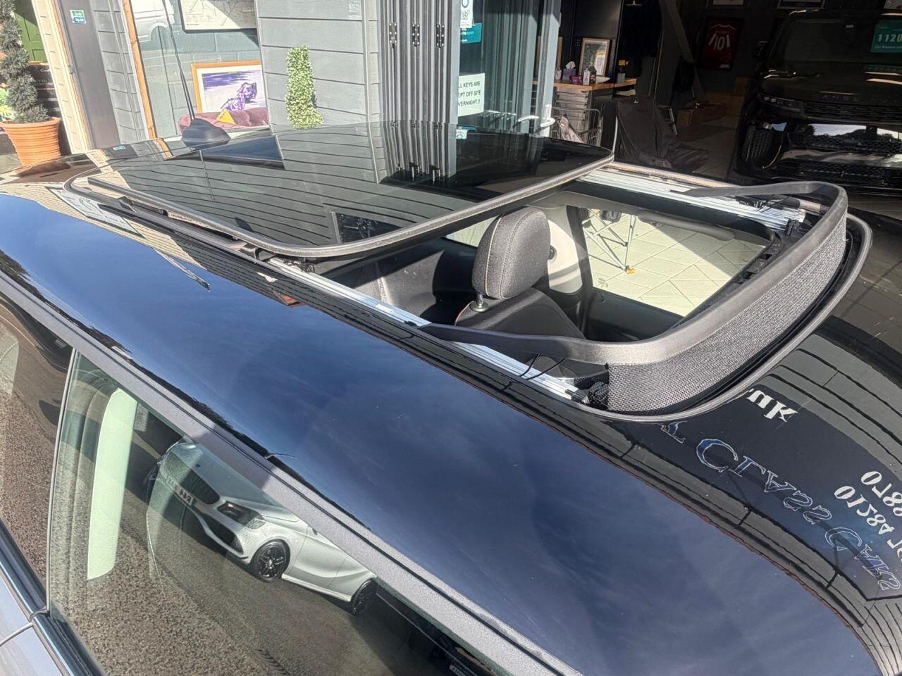 Mini Hatch view 23