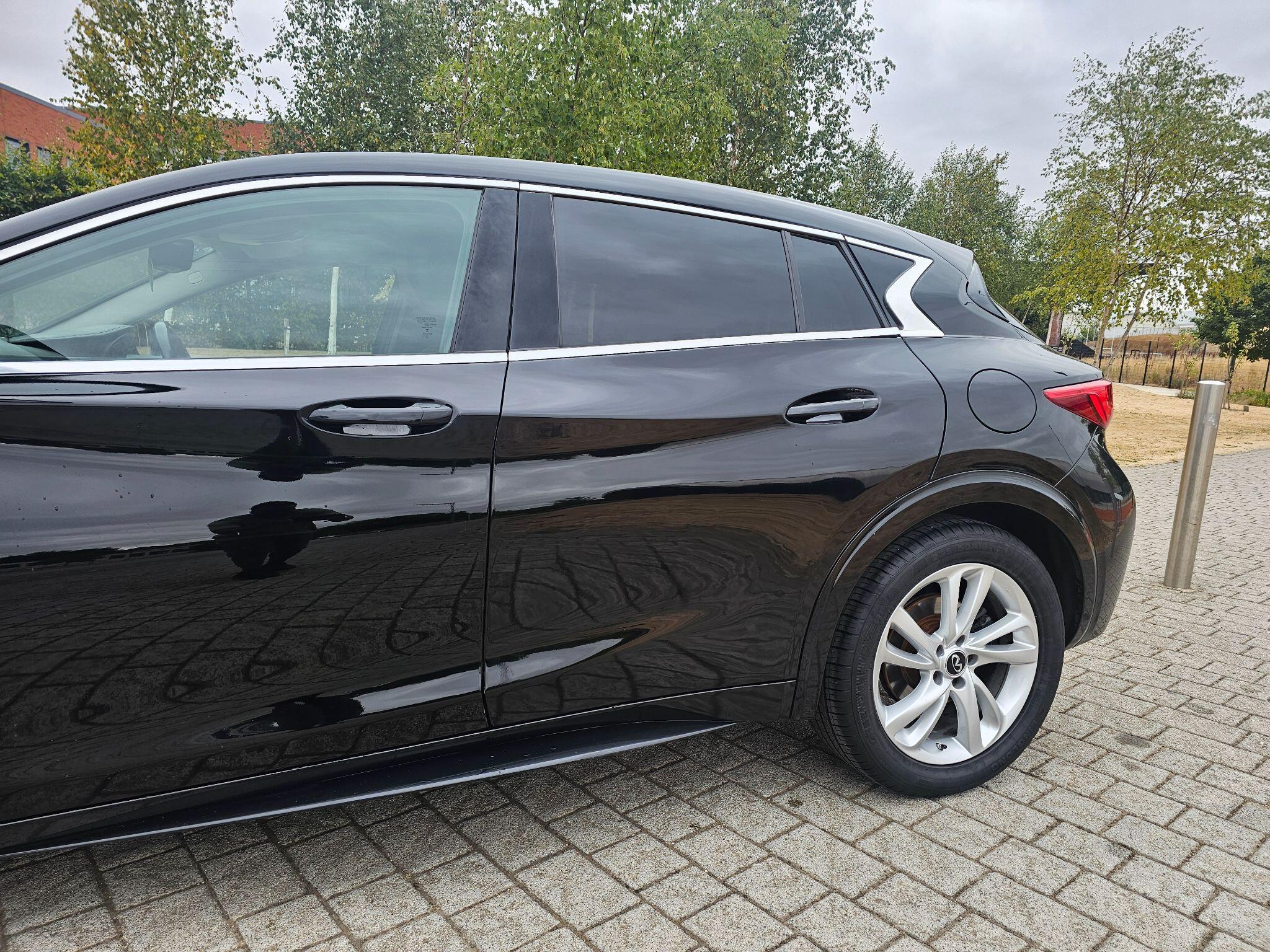Infiniti Q30 view 41