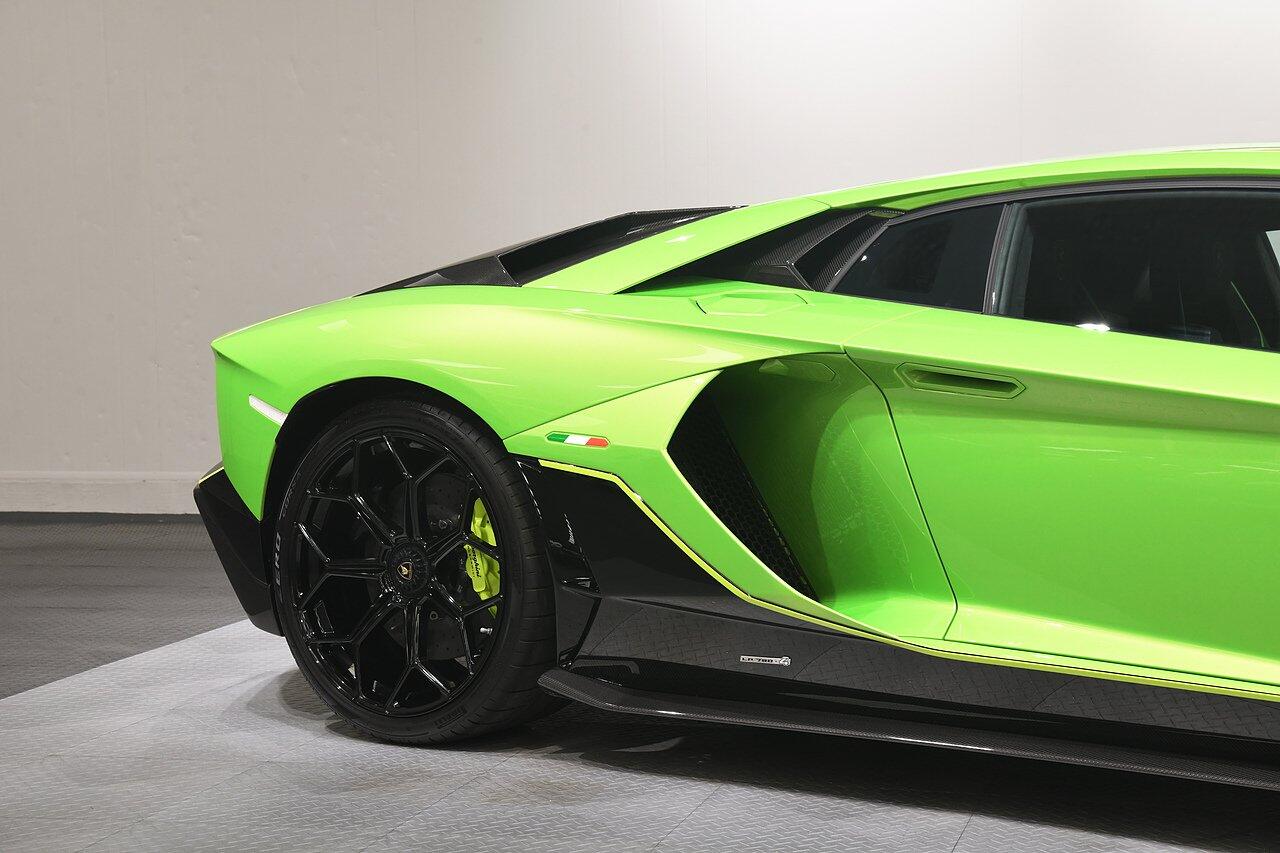 Lamborghini Aventador view 42