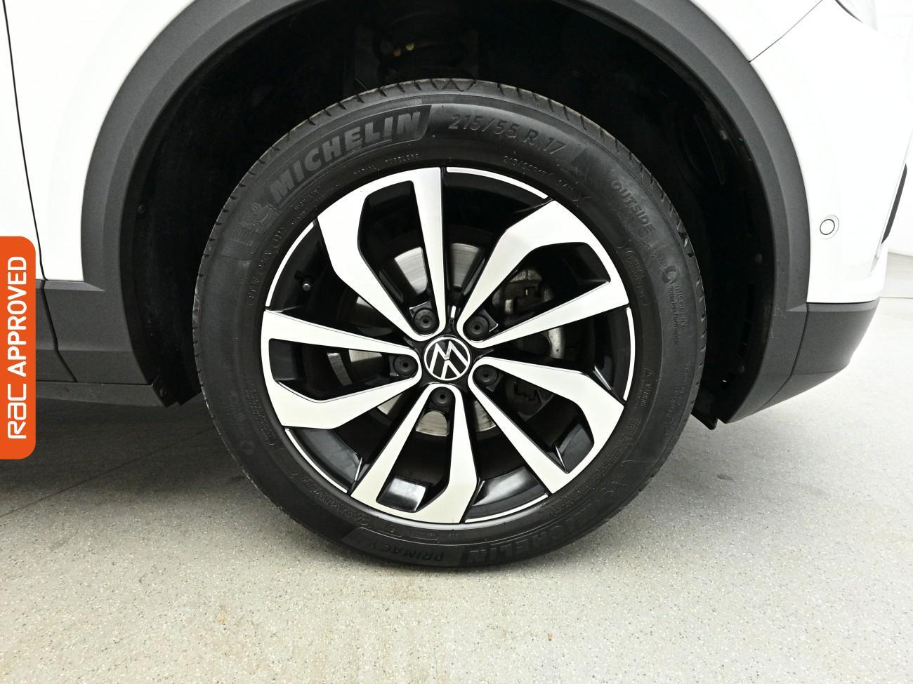 Volkswagen T-Roc view 26