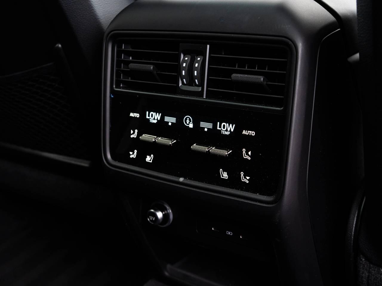 Porsche Cayenne view 50
