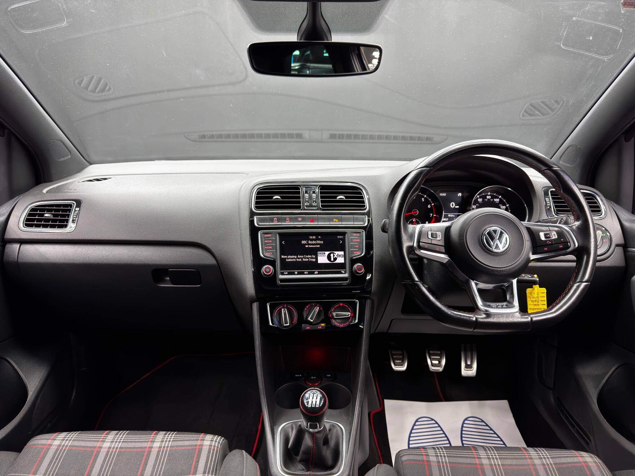 Volkswagen Polo view 10