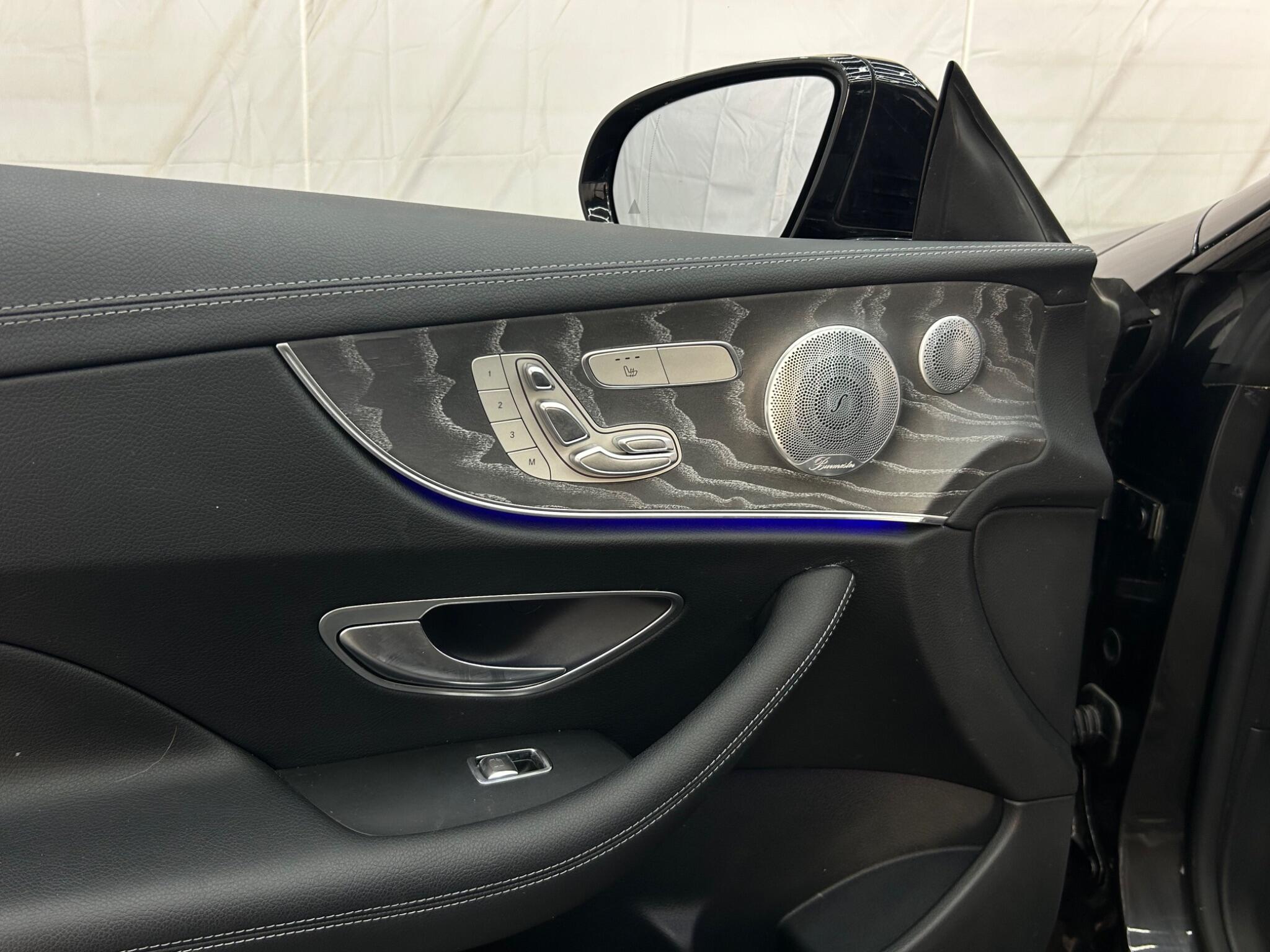 Mercedes-Benz E Class view 57