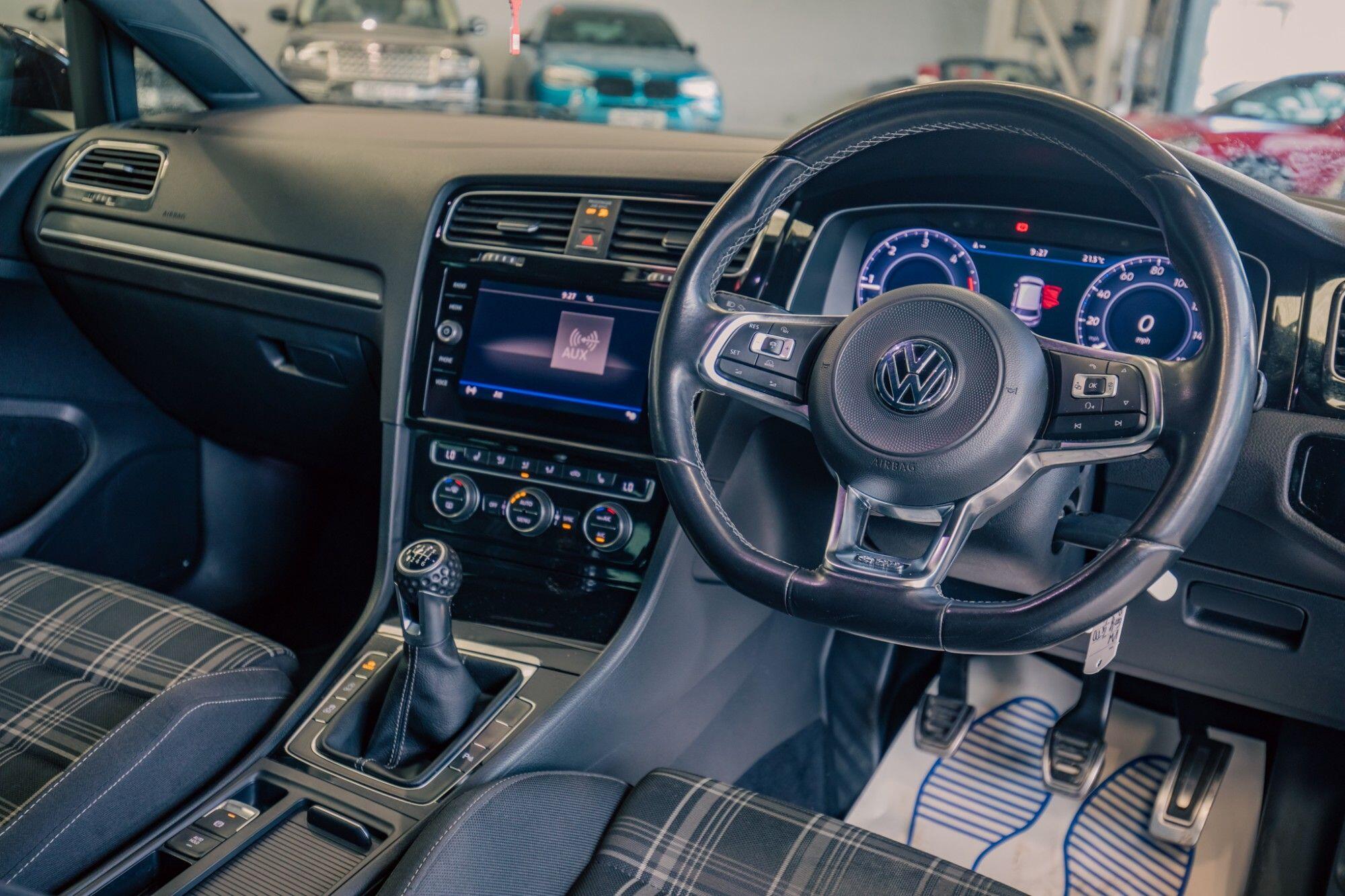 Volkswagen Golf view 2