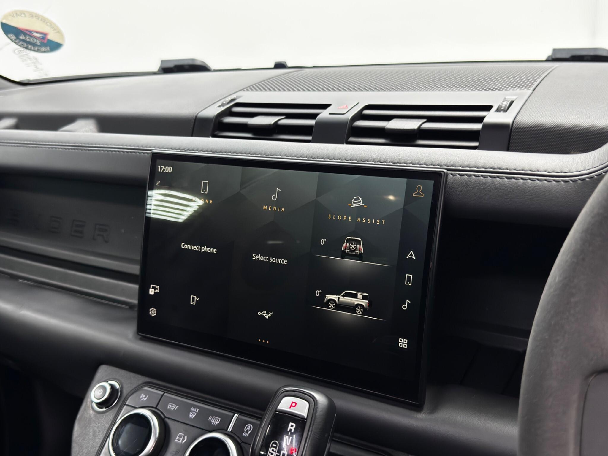 Land Rover Defender view 26