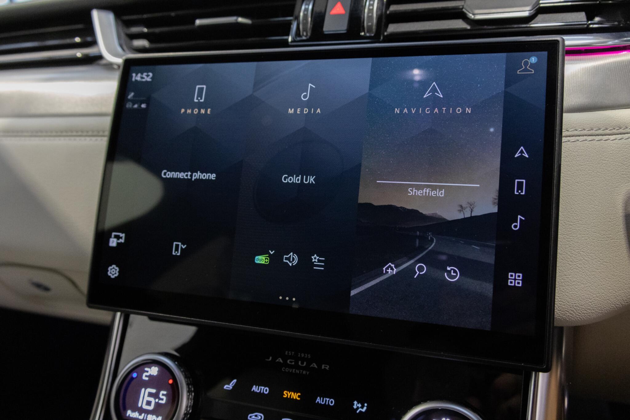 Jaguar XF view 16