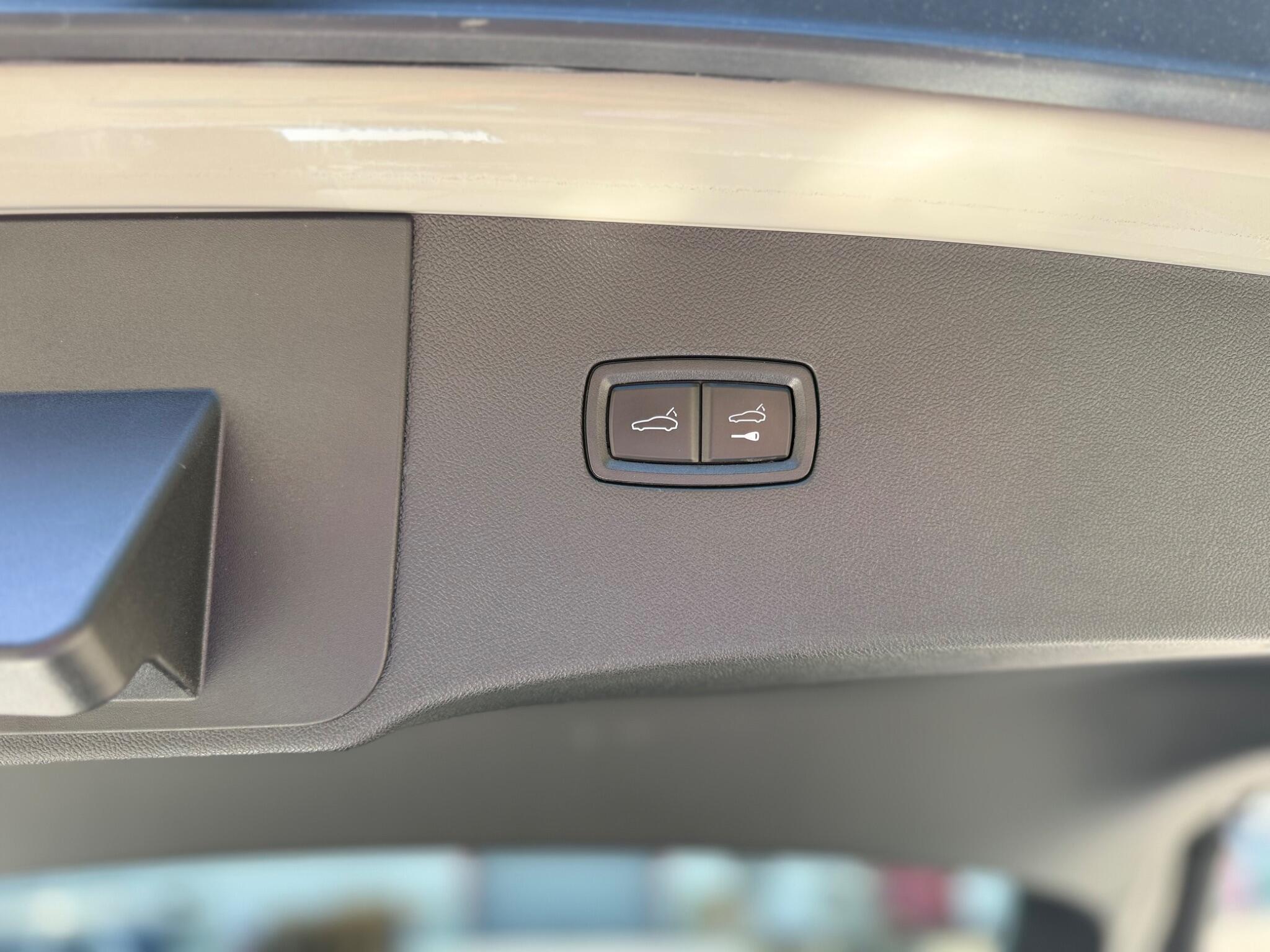 Porsche Cayenne view 16