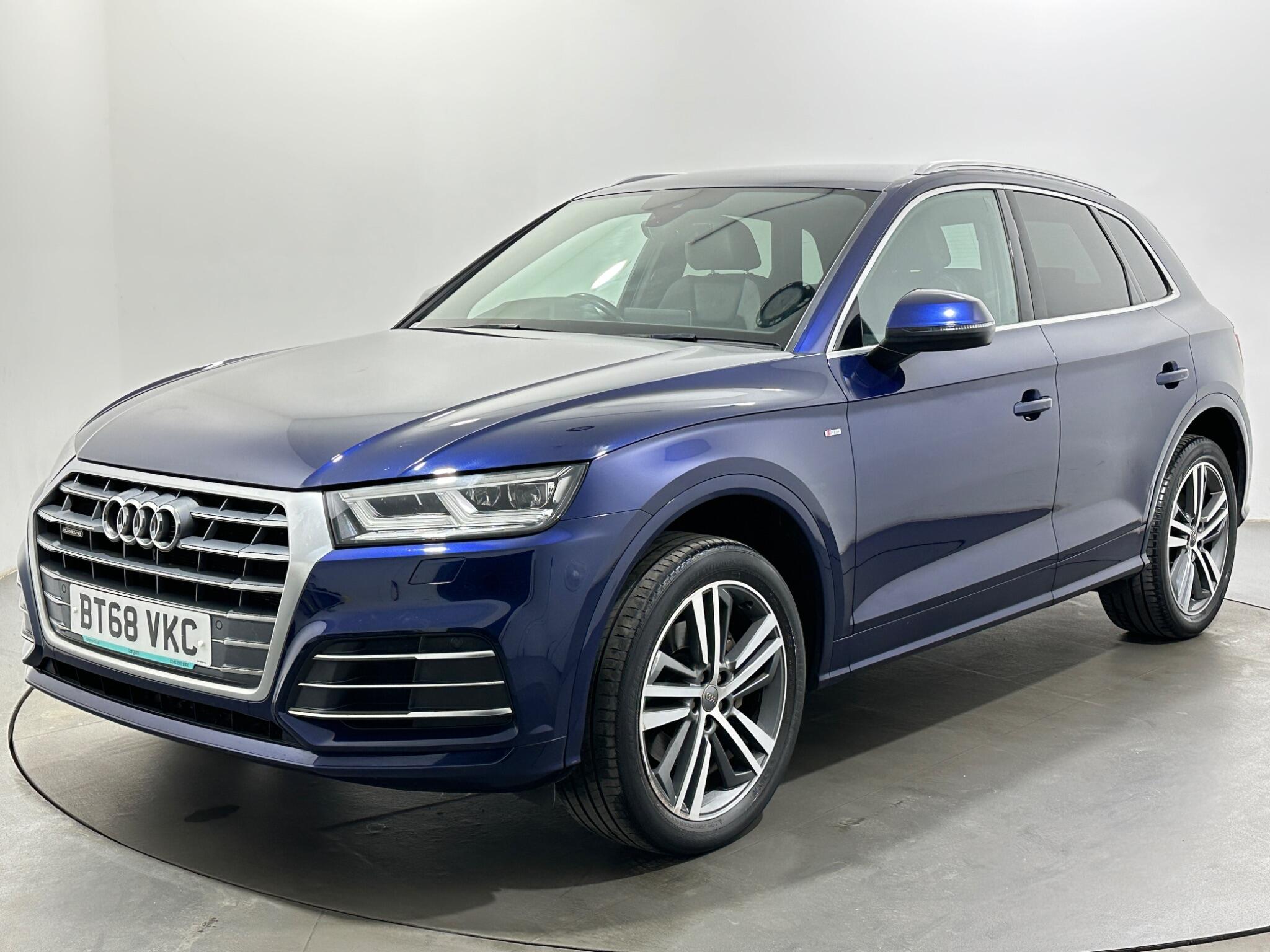 Audi Q5 view 4