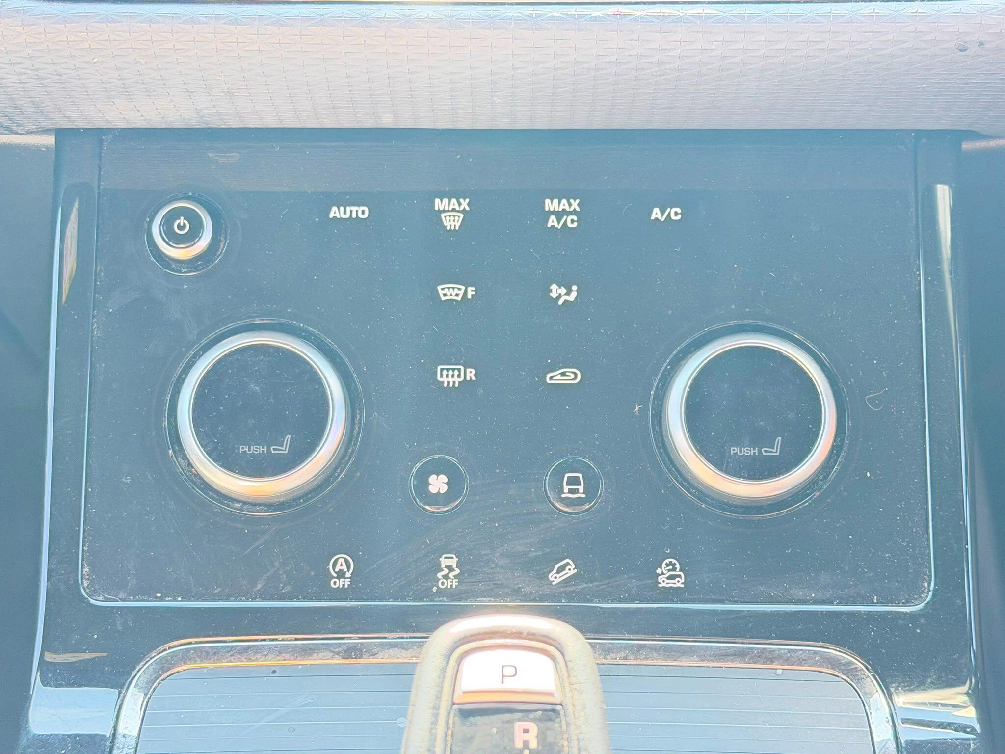 Land Rover Range Rover Evoque view 31