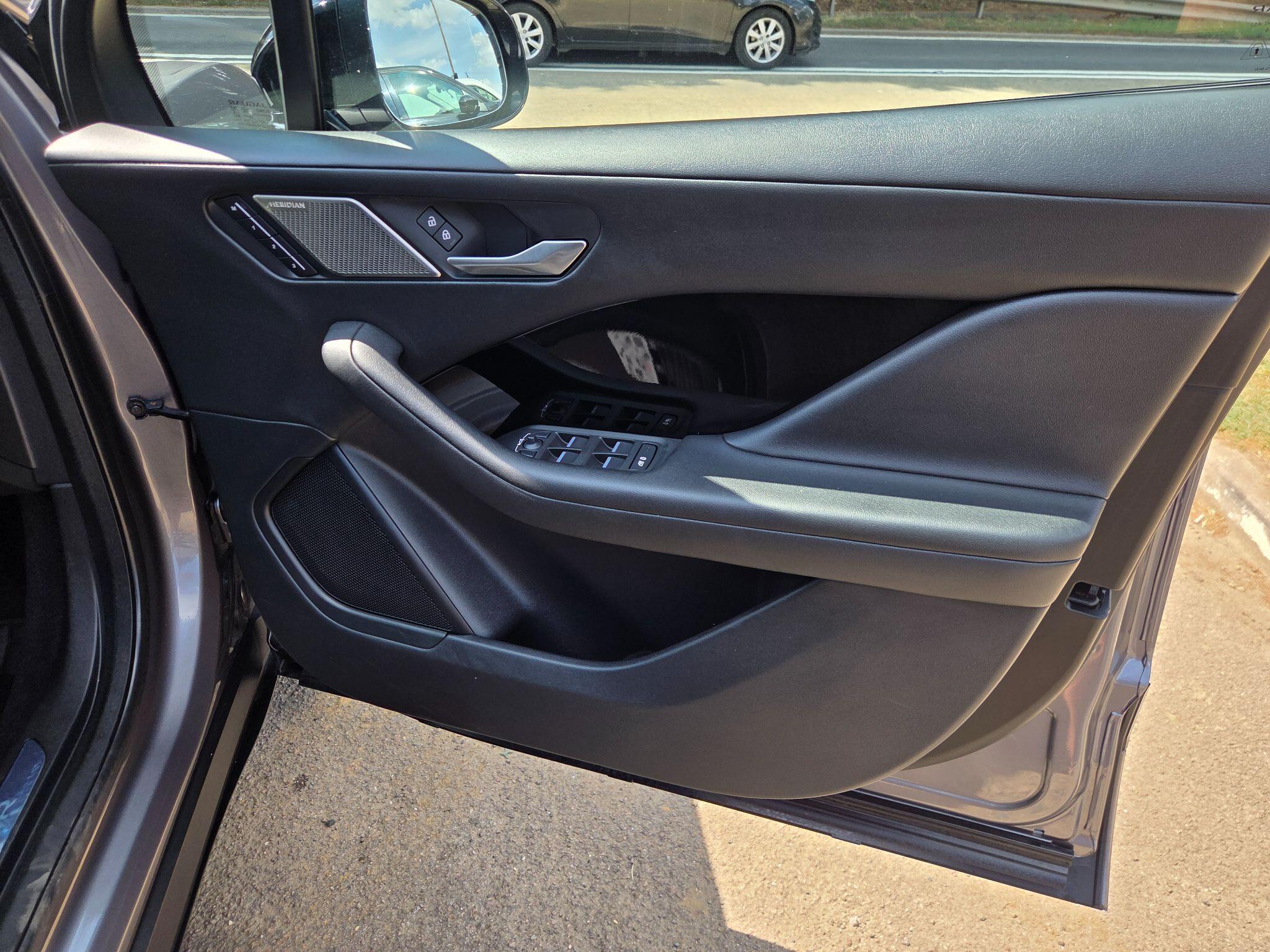 Jaguar I-Pace view 30