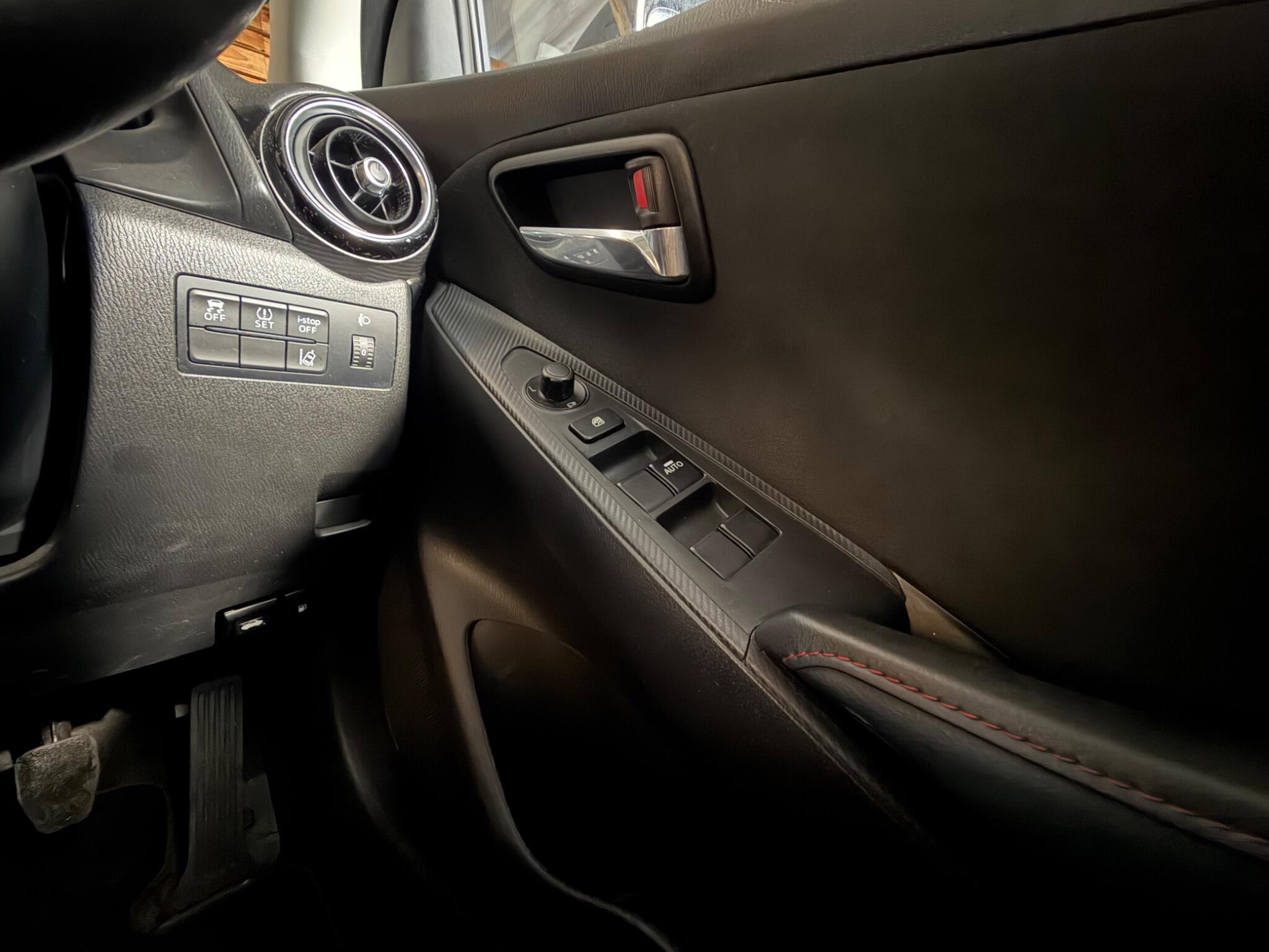 Mazda Mazda2 view 23