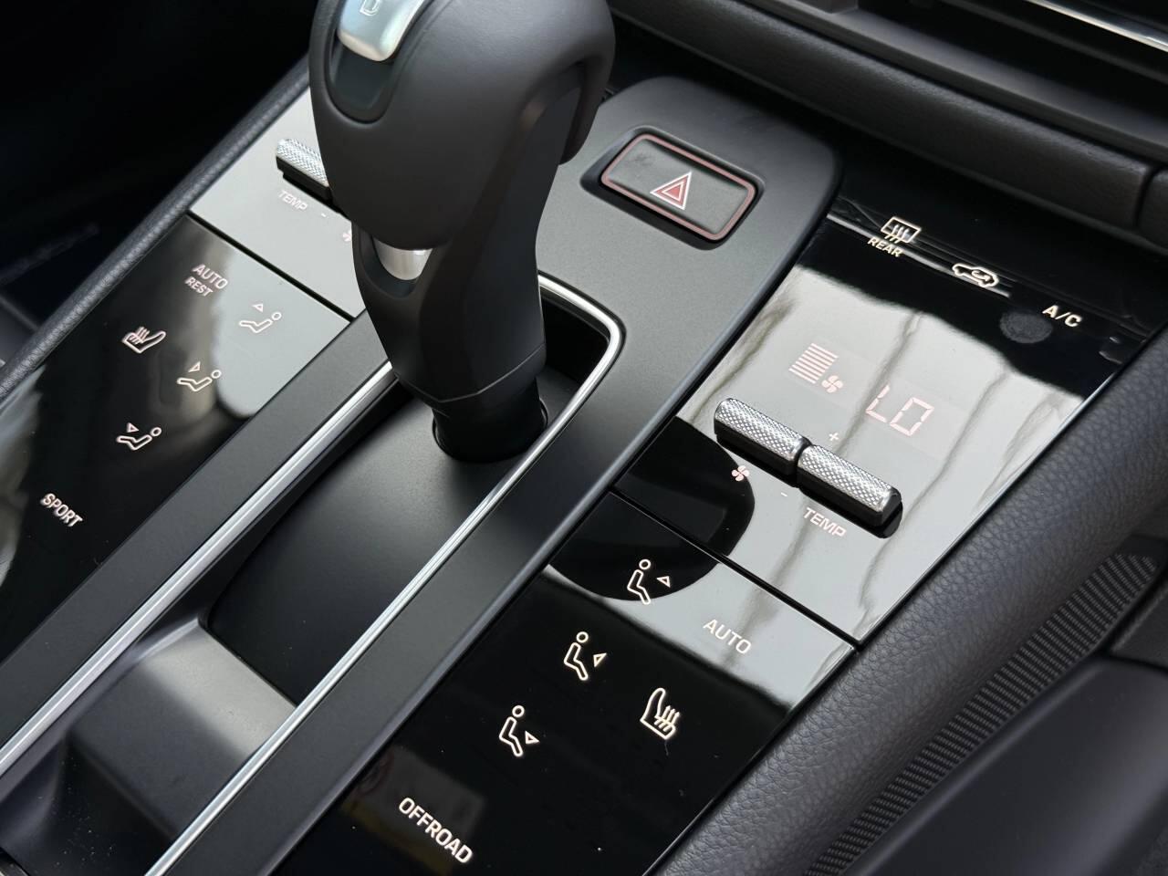 Porsche Macan view 32