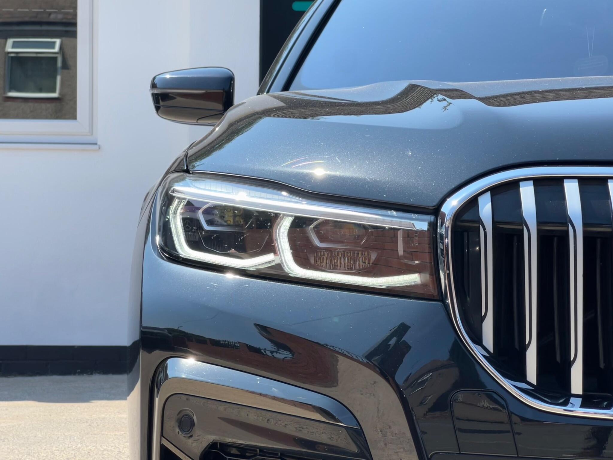 BMW 7 Series view 24