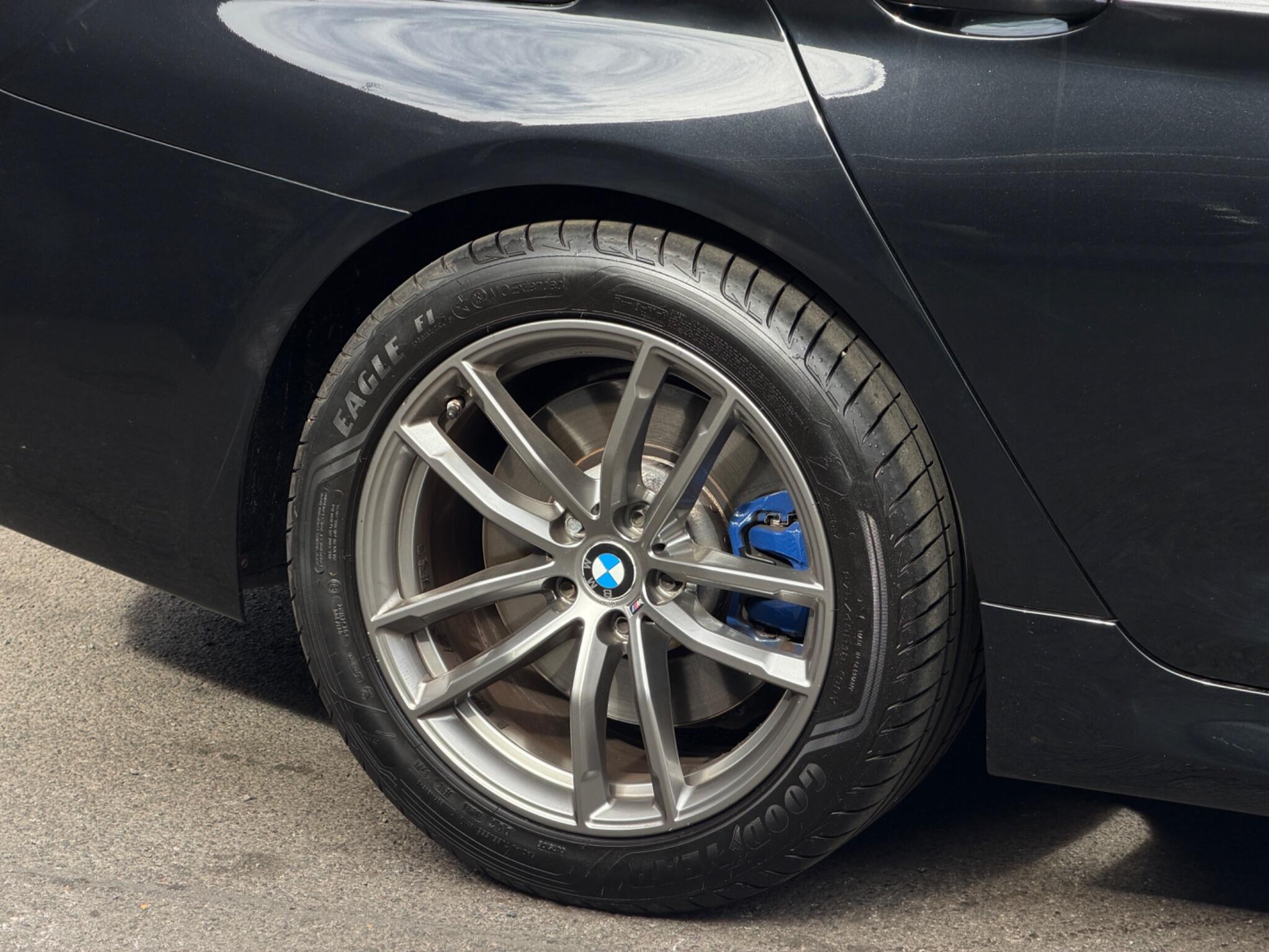 BMW 5 Series view 10