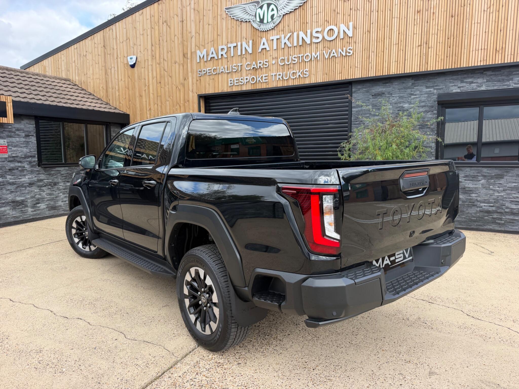 Toyota Hilux view 26