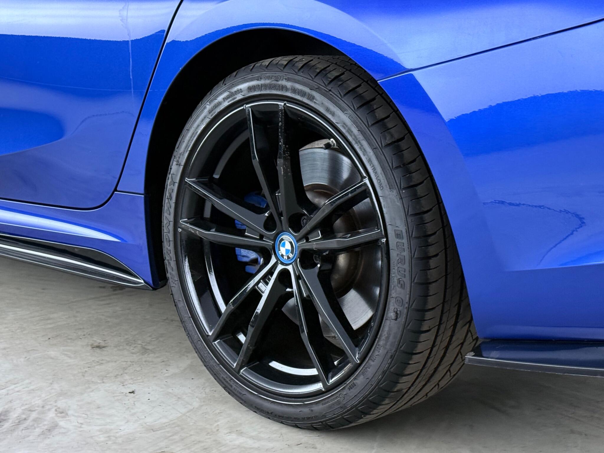 BMW 3 Series view 8