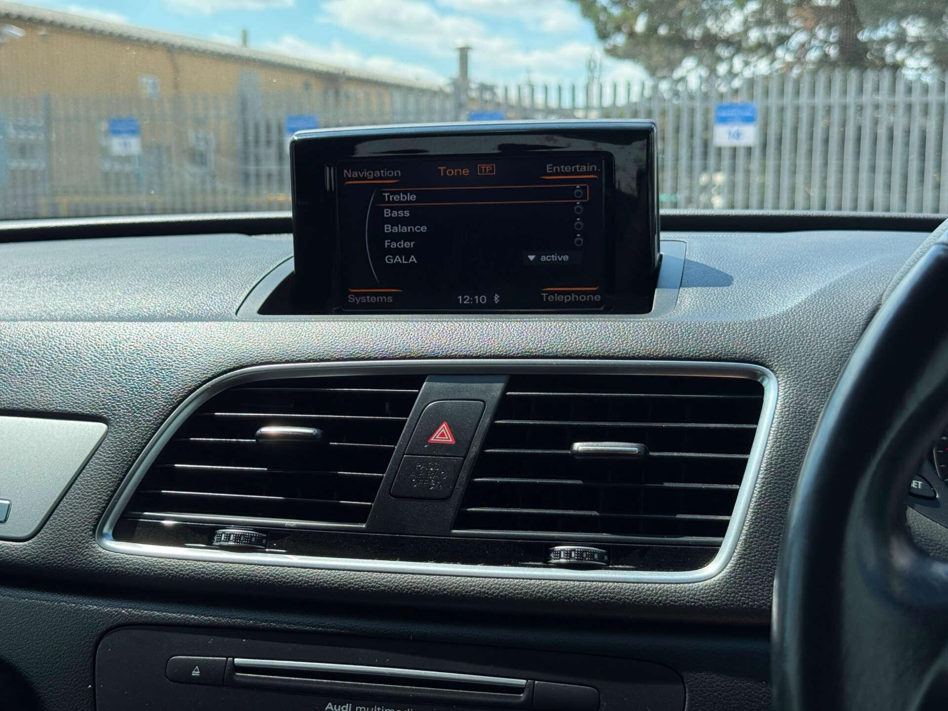 Audi Q3 view 71