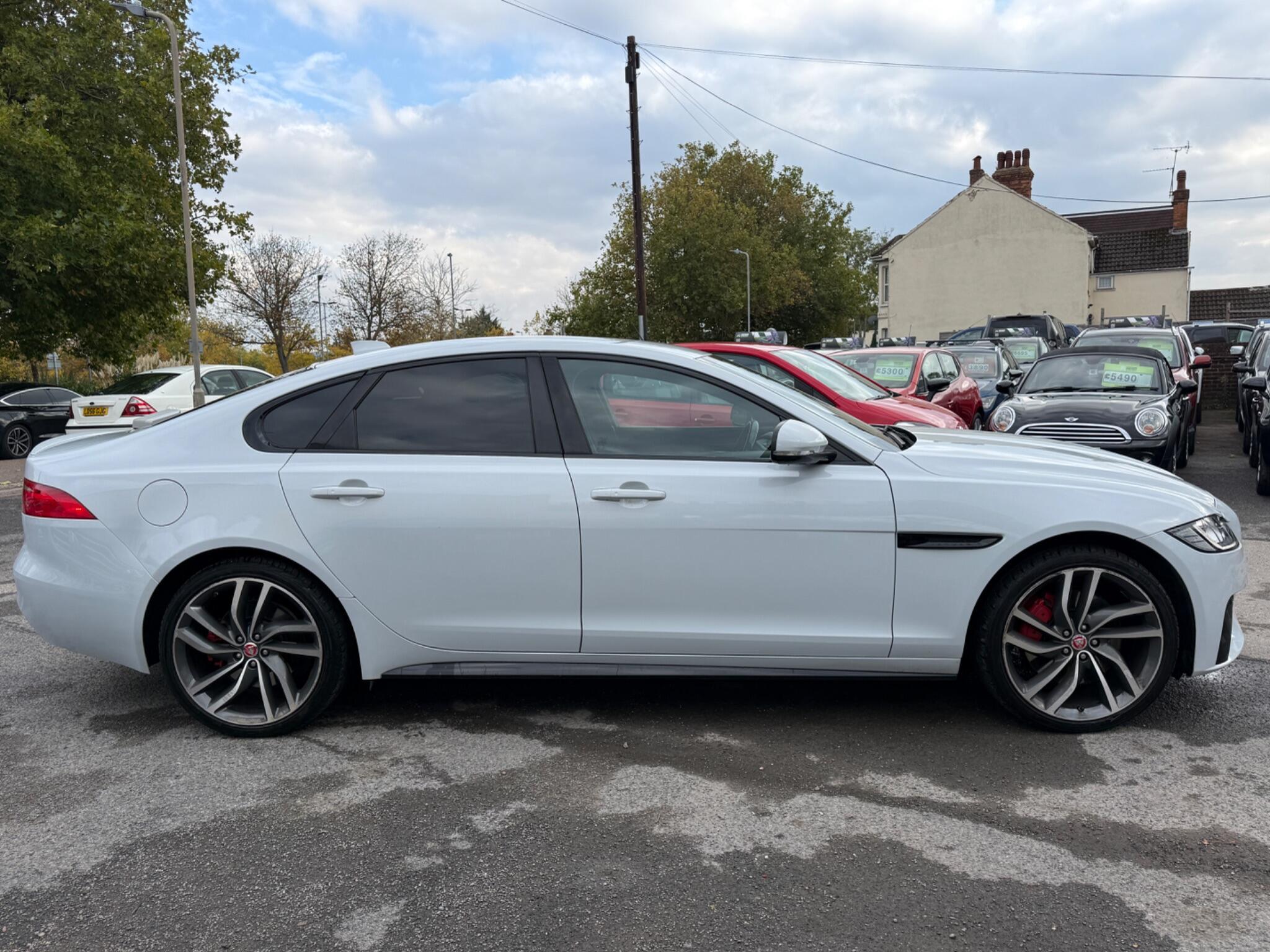 Jaguar XF - Image 17