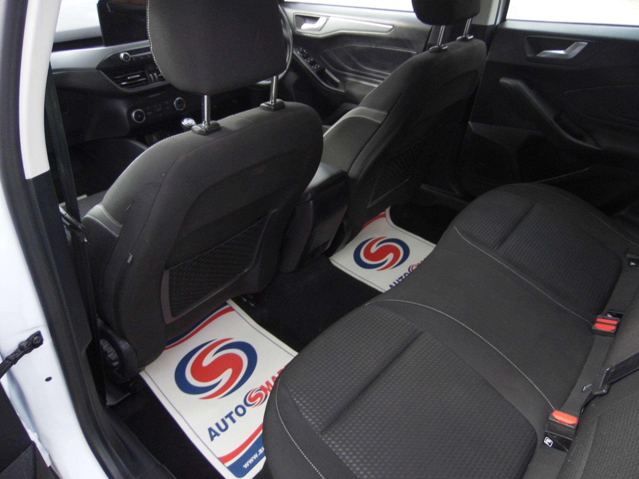 Ford Focus view 13
