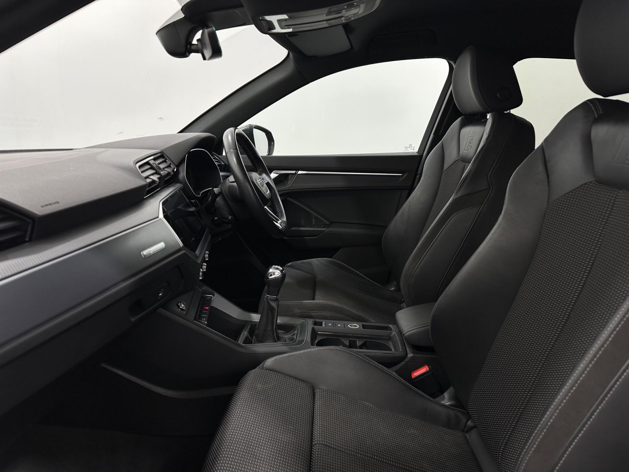 Audi Q3 view 34