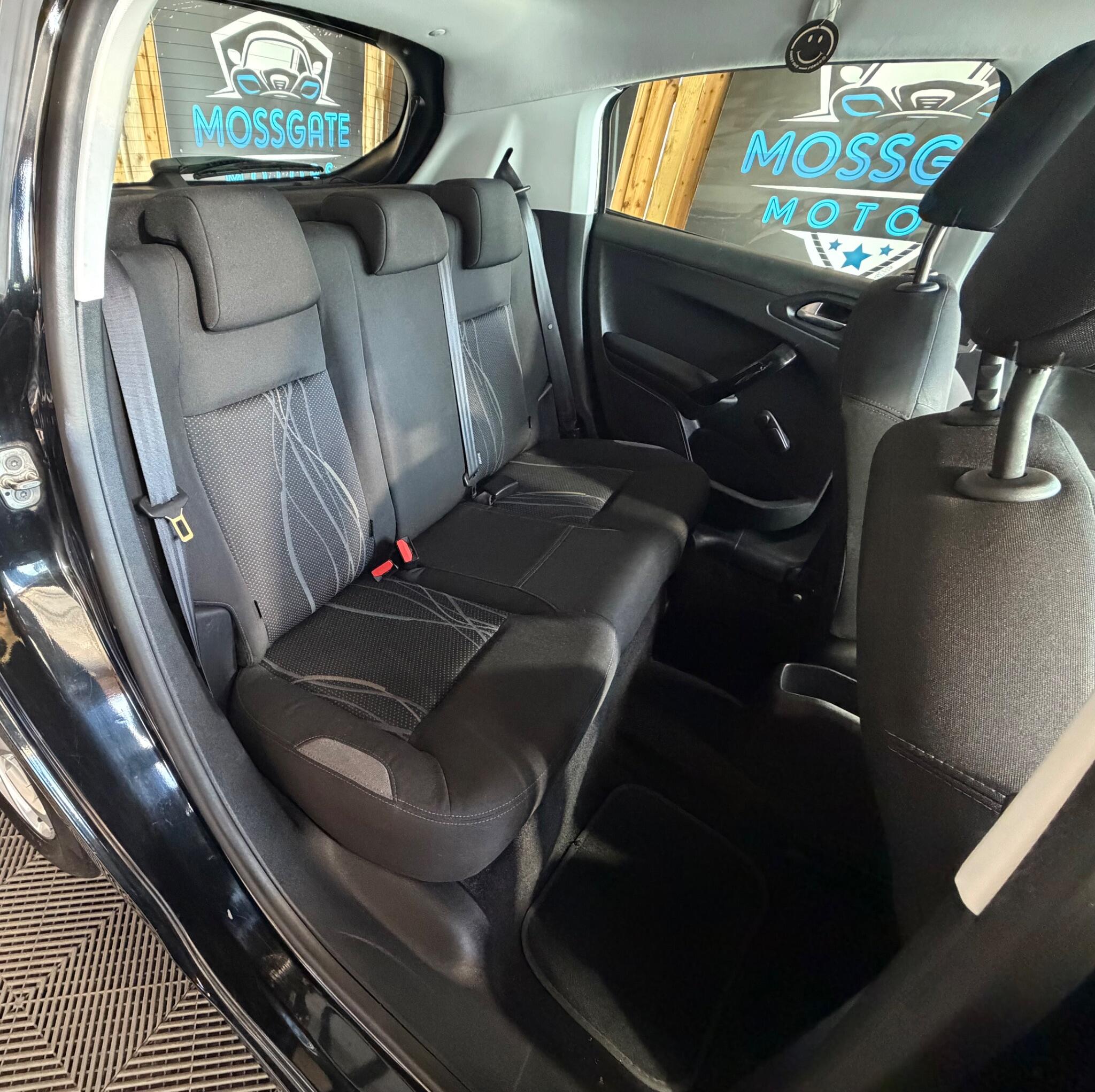 Peugeot 208 view 35