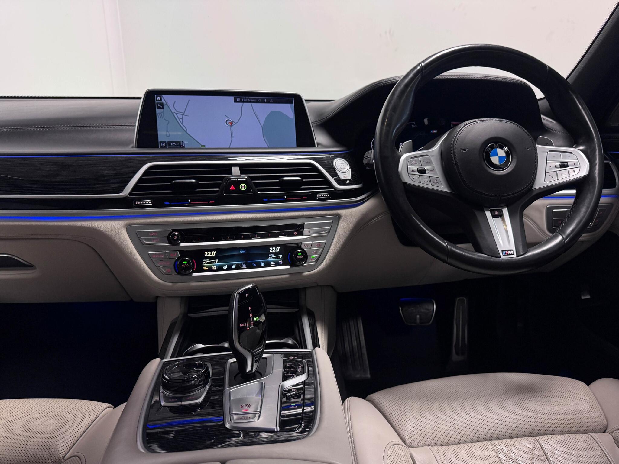 BMW 7 Series view 30