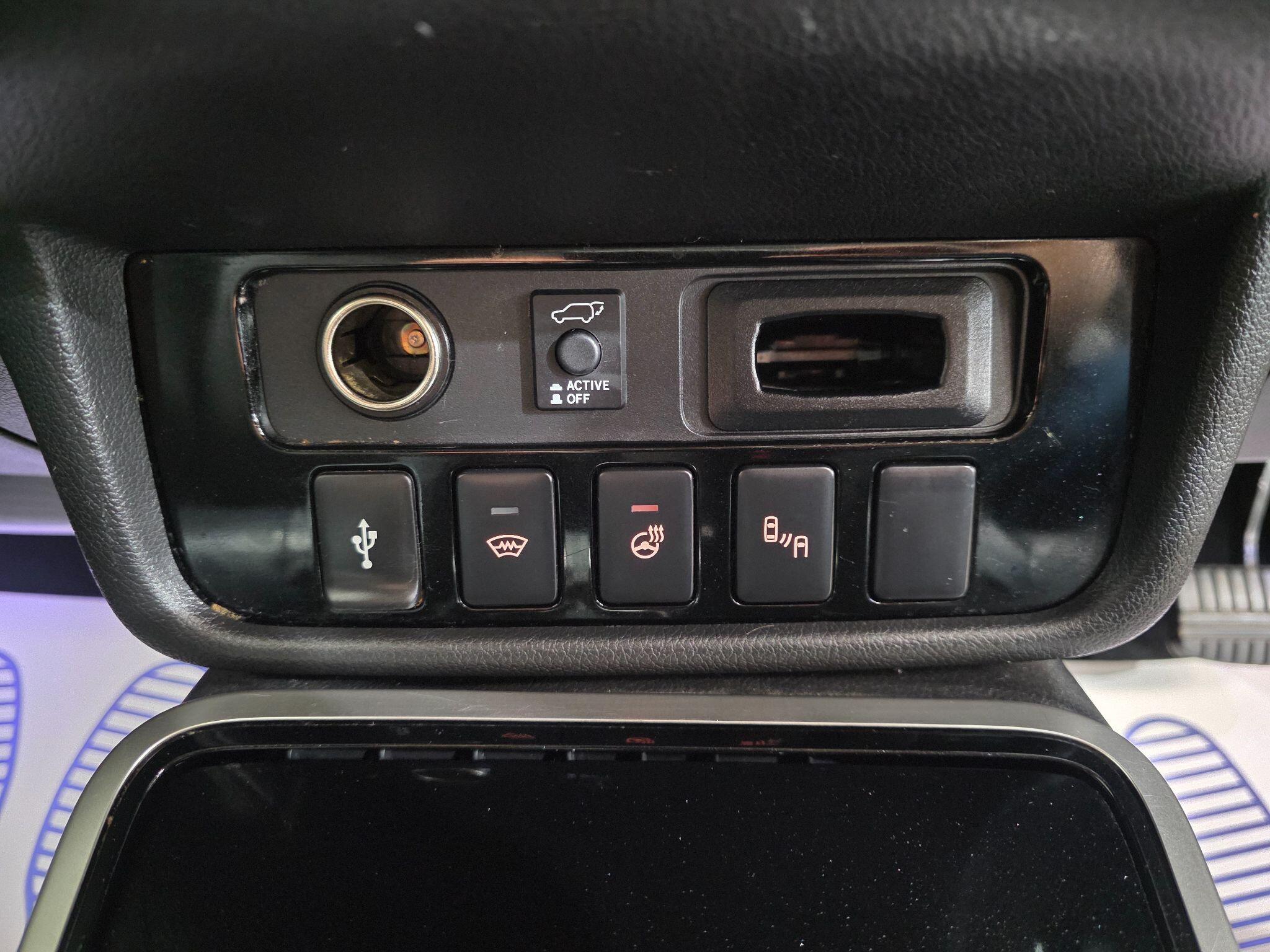 Mitsubishi Outlander view 10