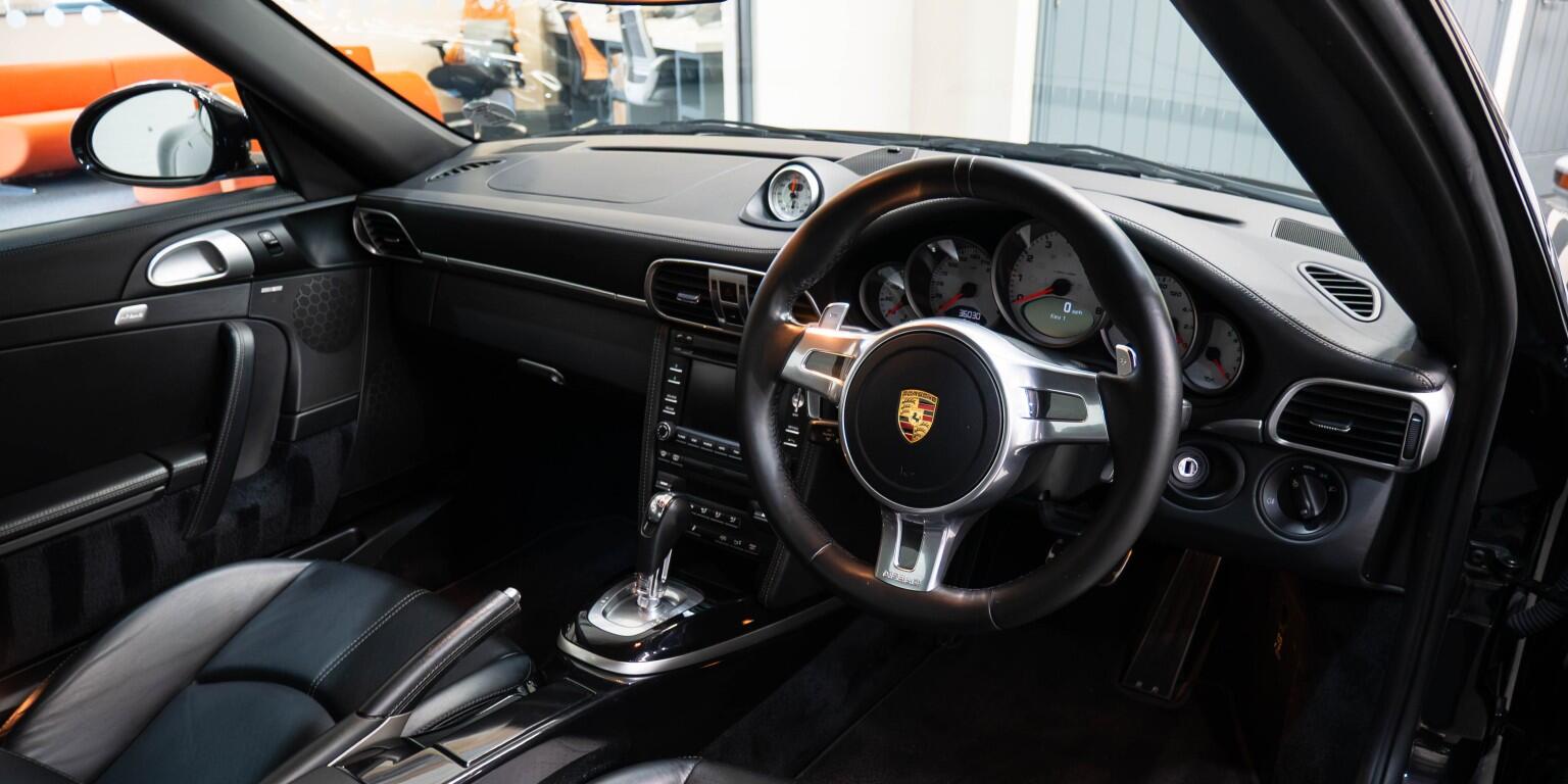Porsche 911 view 13