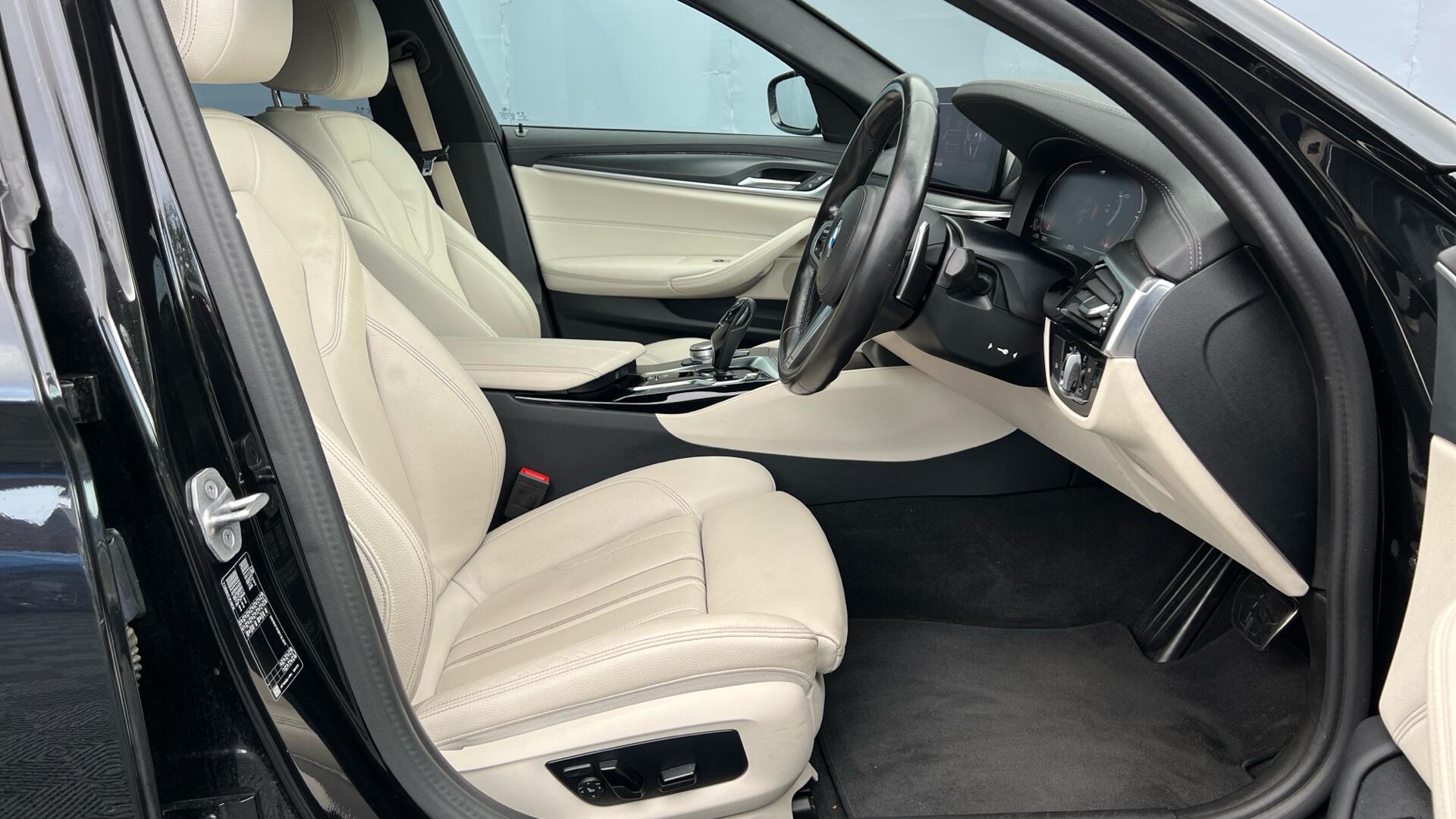 BMW 5 Series view 11