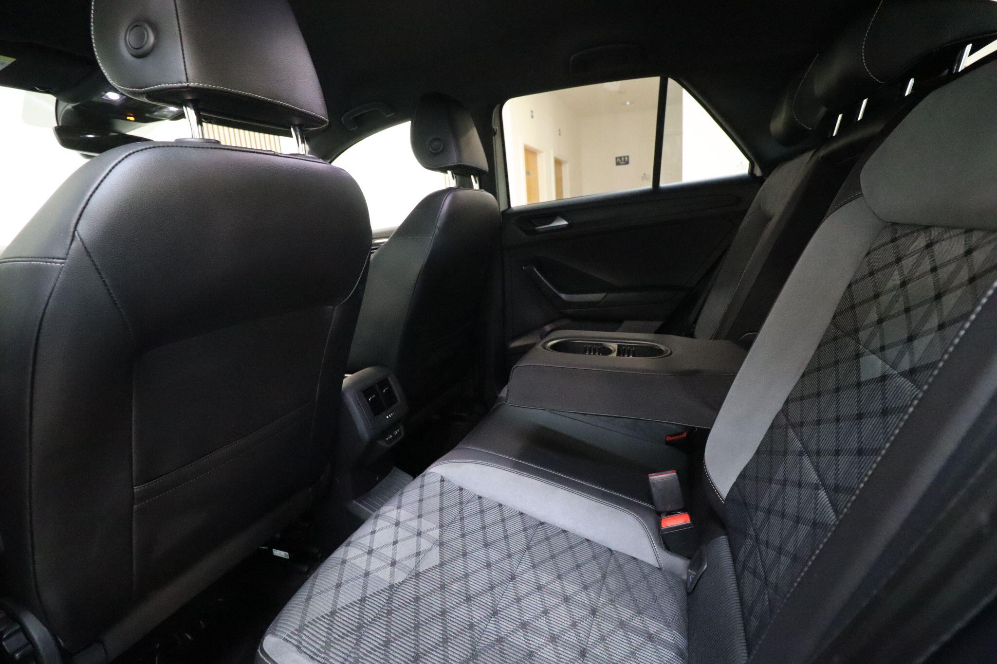 Volkswagen T-Roc view 12