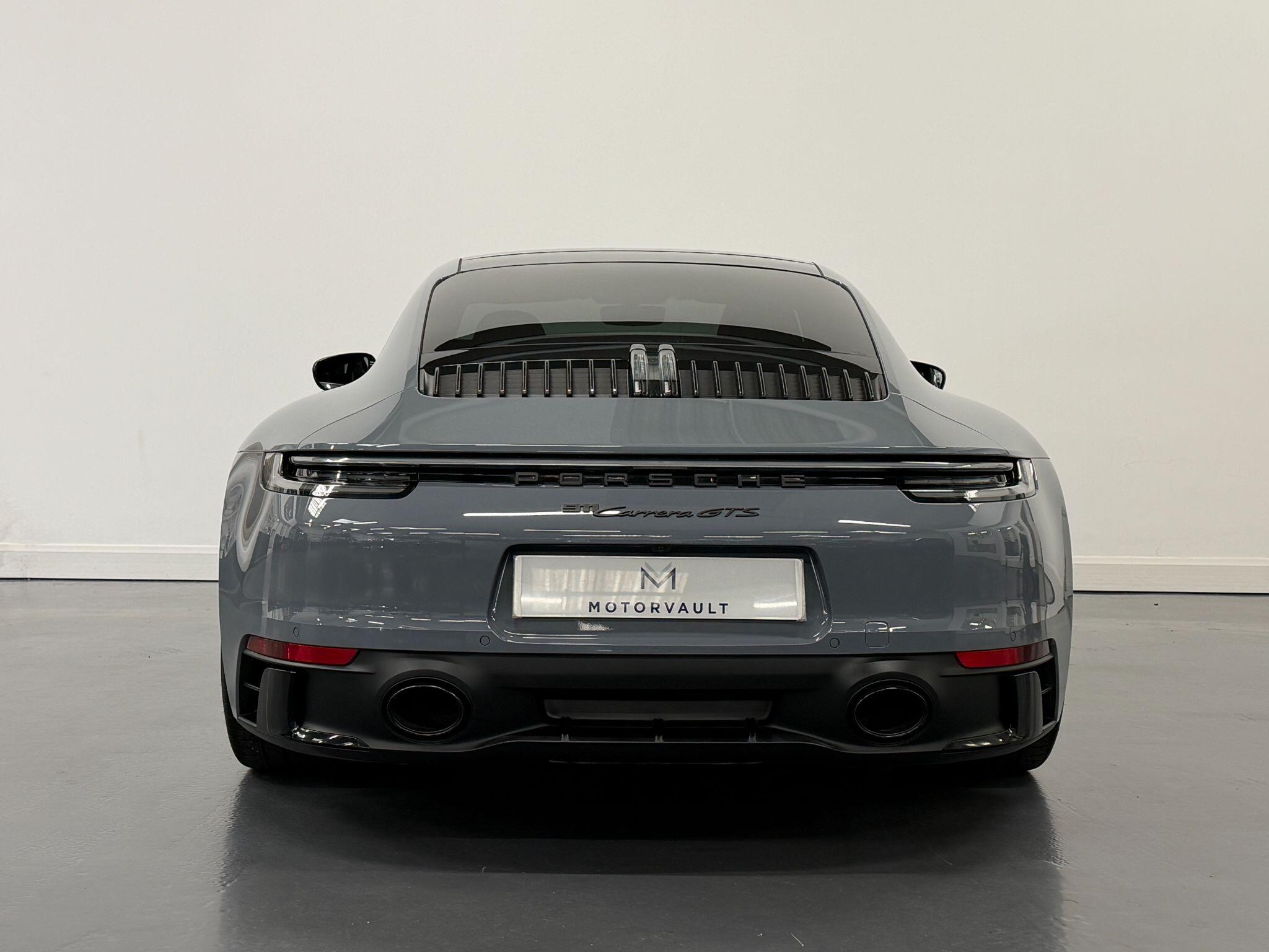 Porsche 911 view 3