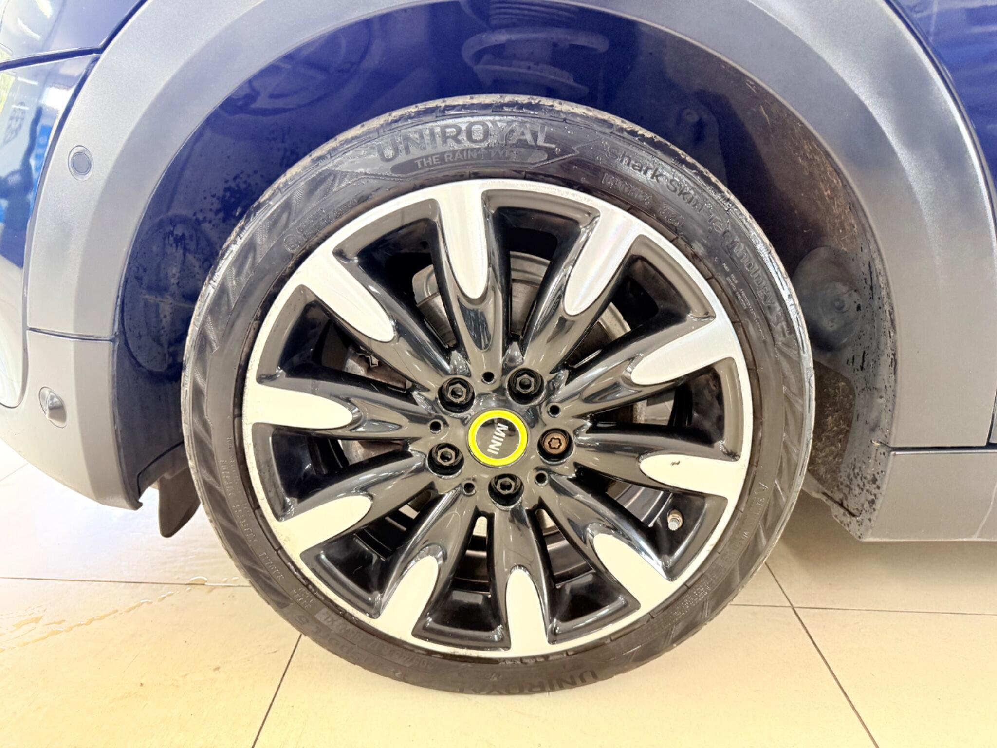 MINI Hatch view 41