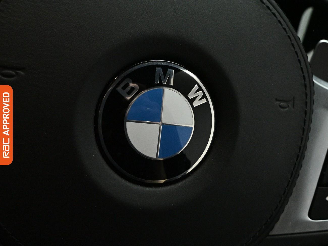 BMW 3 Series view 24
