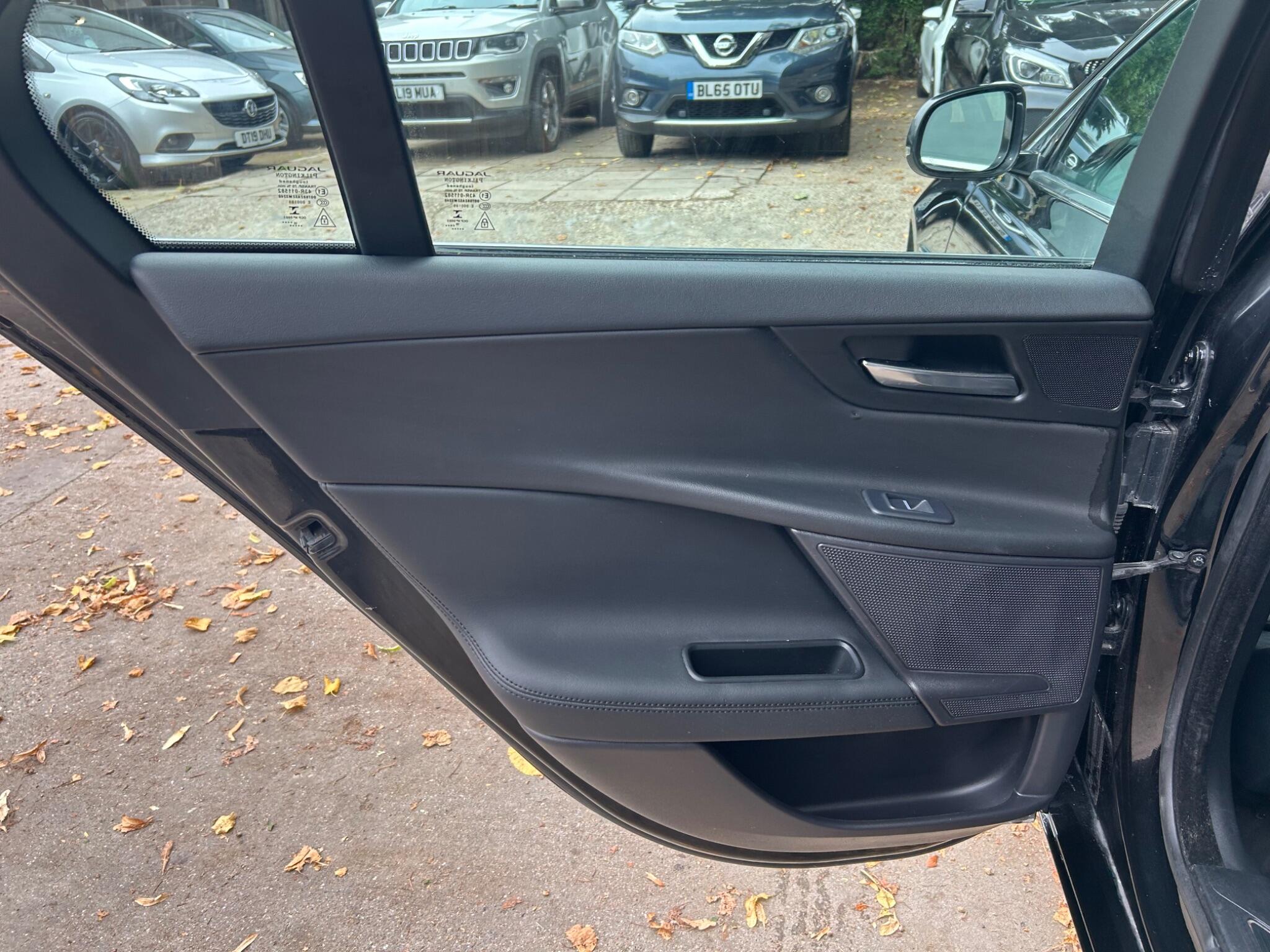 Jaguar Xe view 30