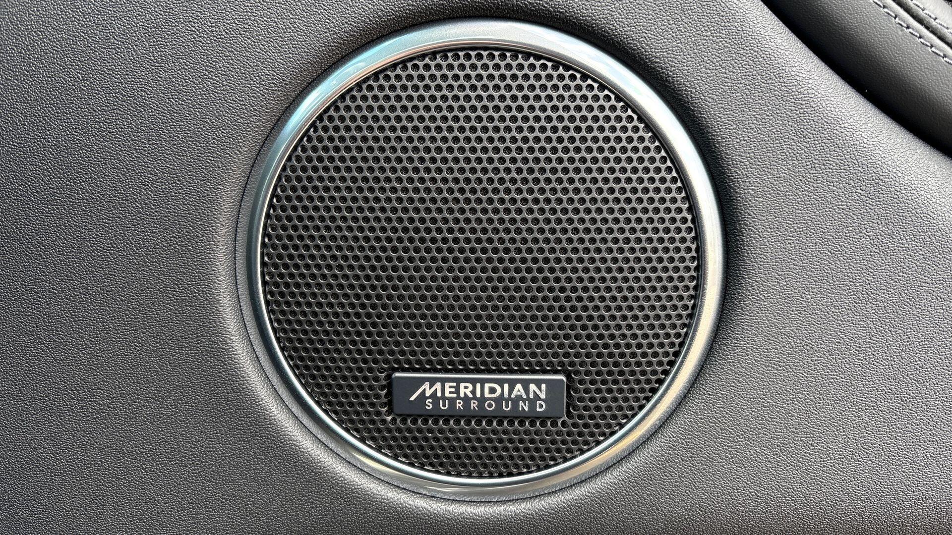 Land Rover Discovery Sport view 43