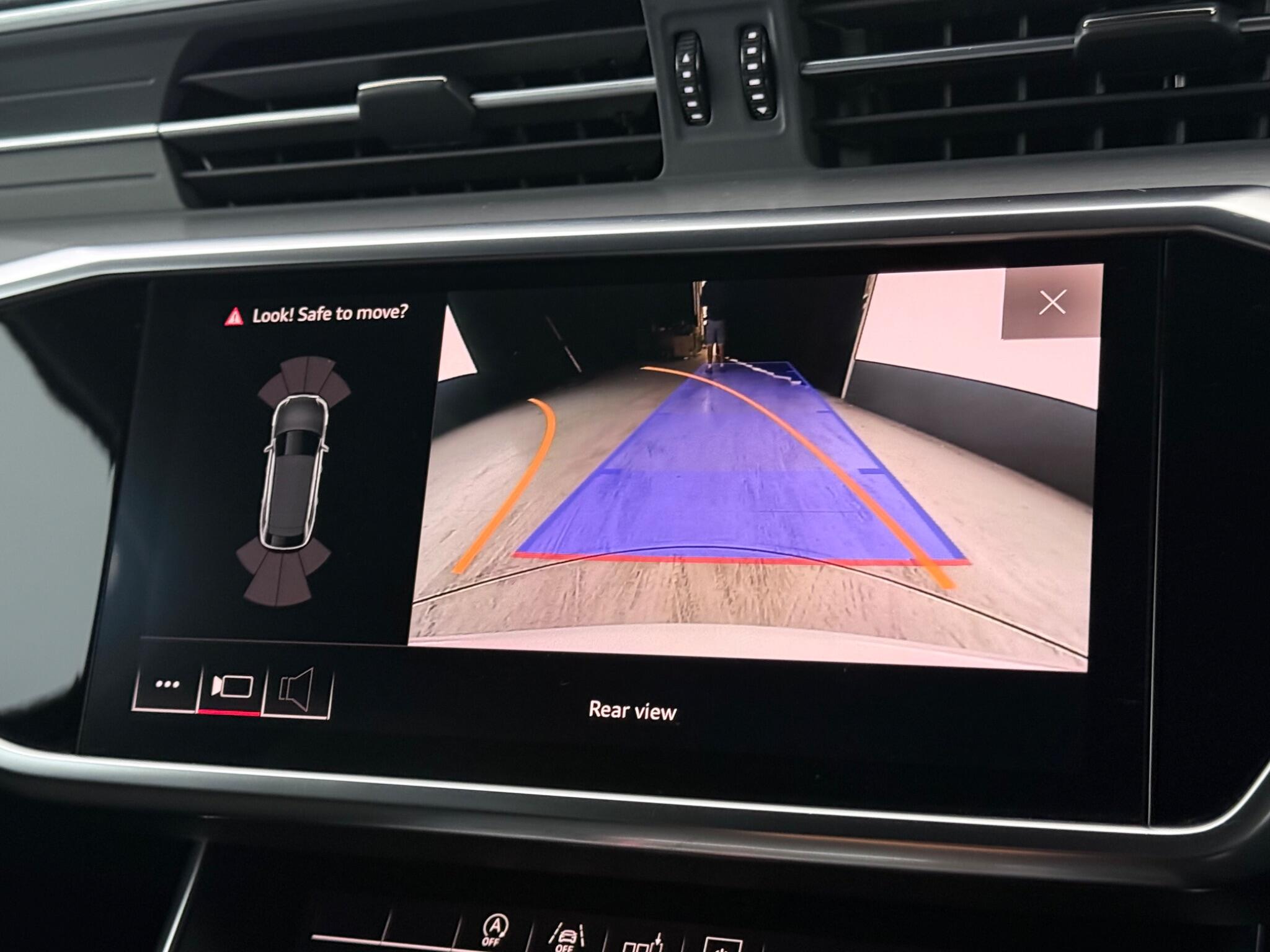 Audi A6 view 26