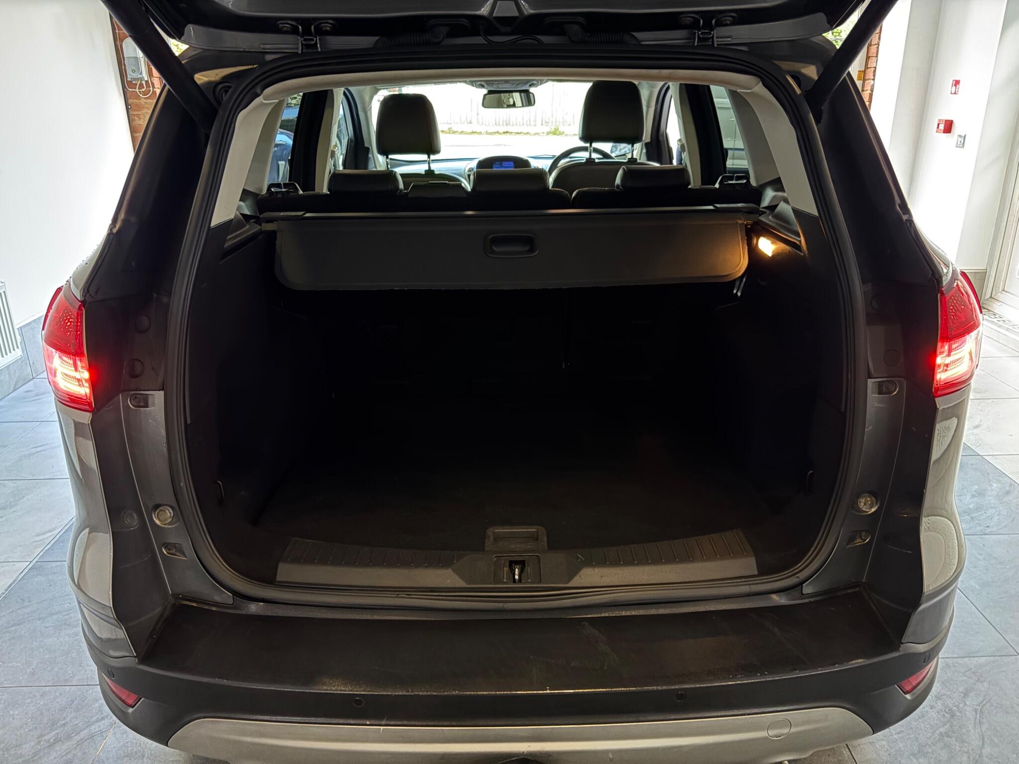 Ford Kuga view 9