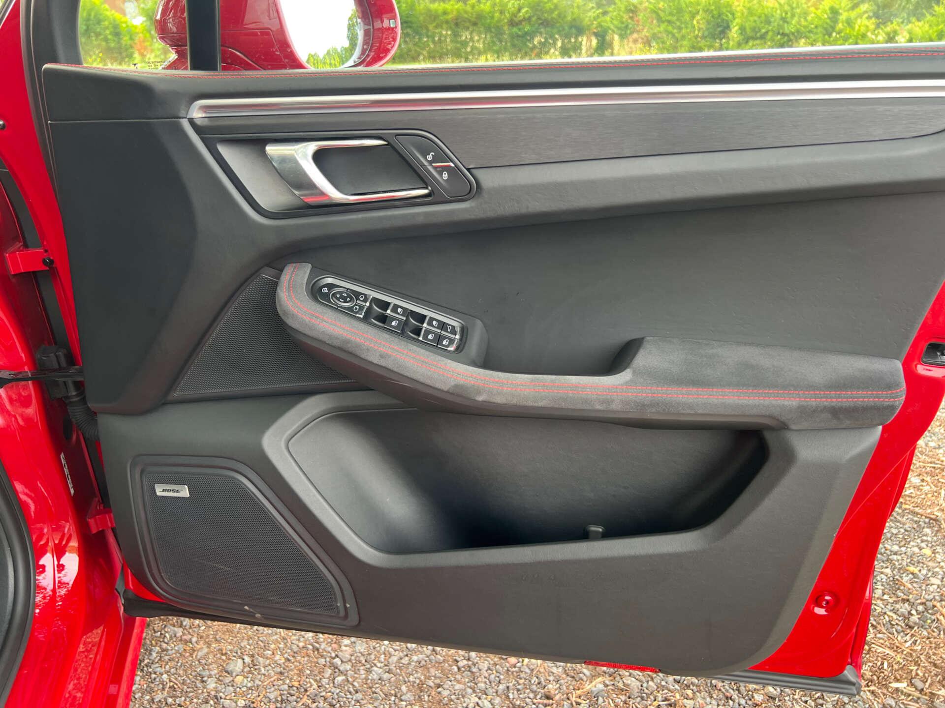 Porsche Macan view 36