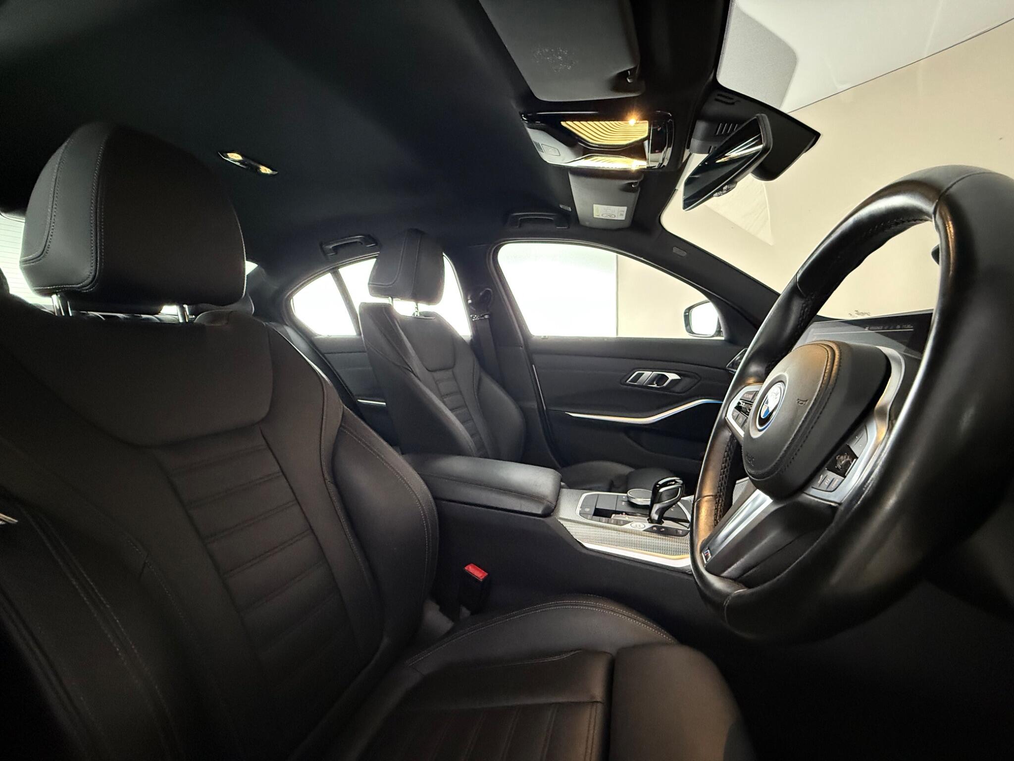 BMW 3 Series view 22