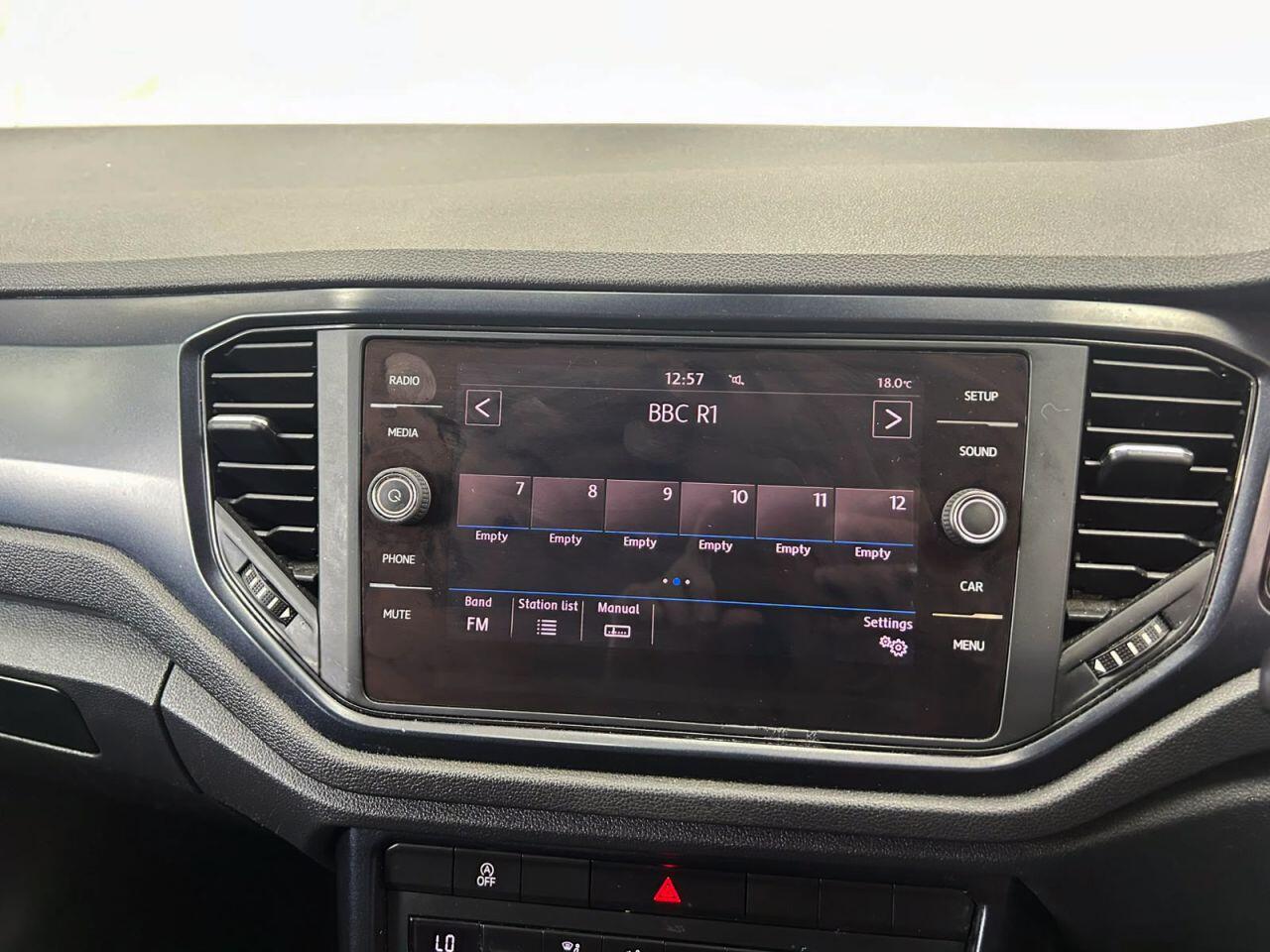 Volkswagen T-Roc view 16