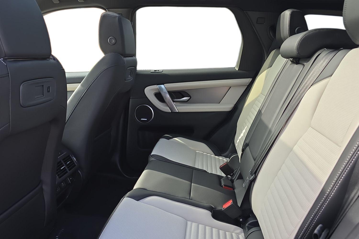 Land Rover Discovery Sport view 4