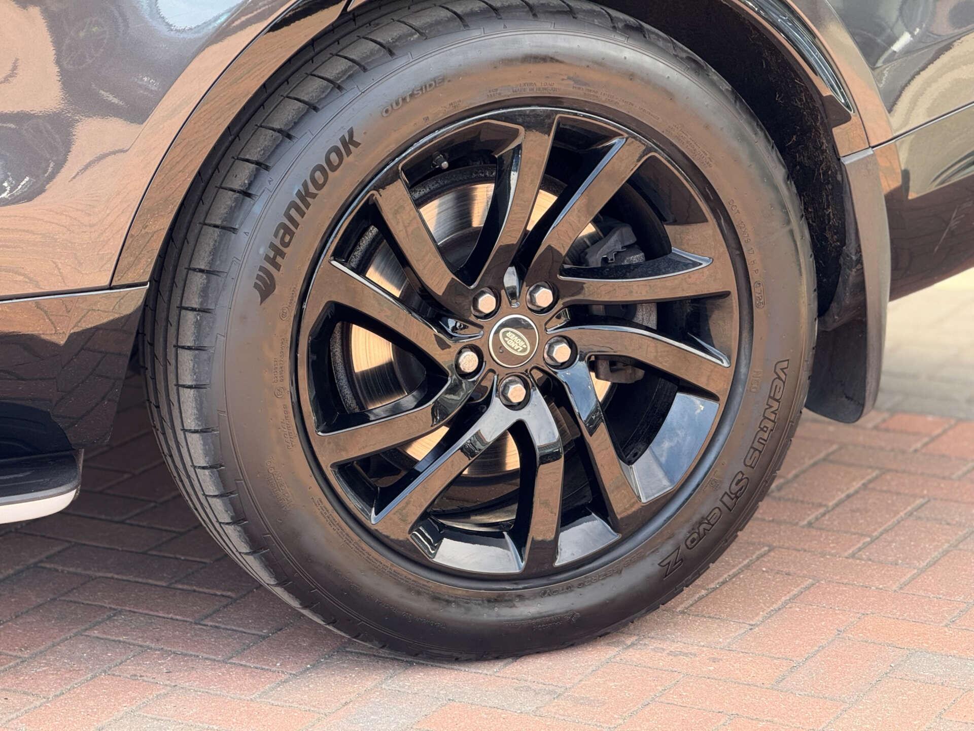 Land Rover Discovery view 8