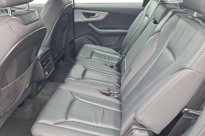 Audi Q7 view 25