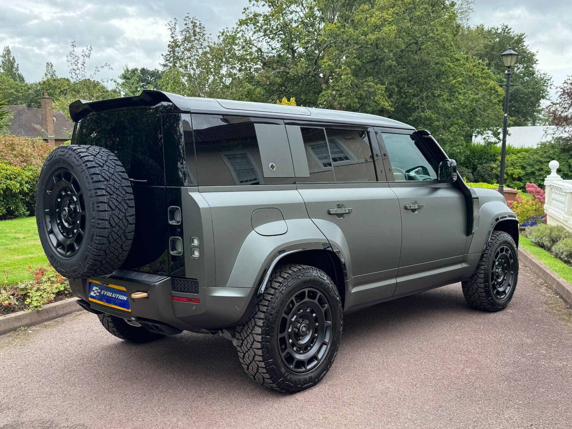Land Rover Defender 110 view 11