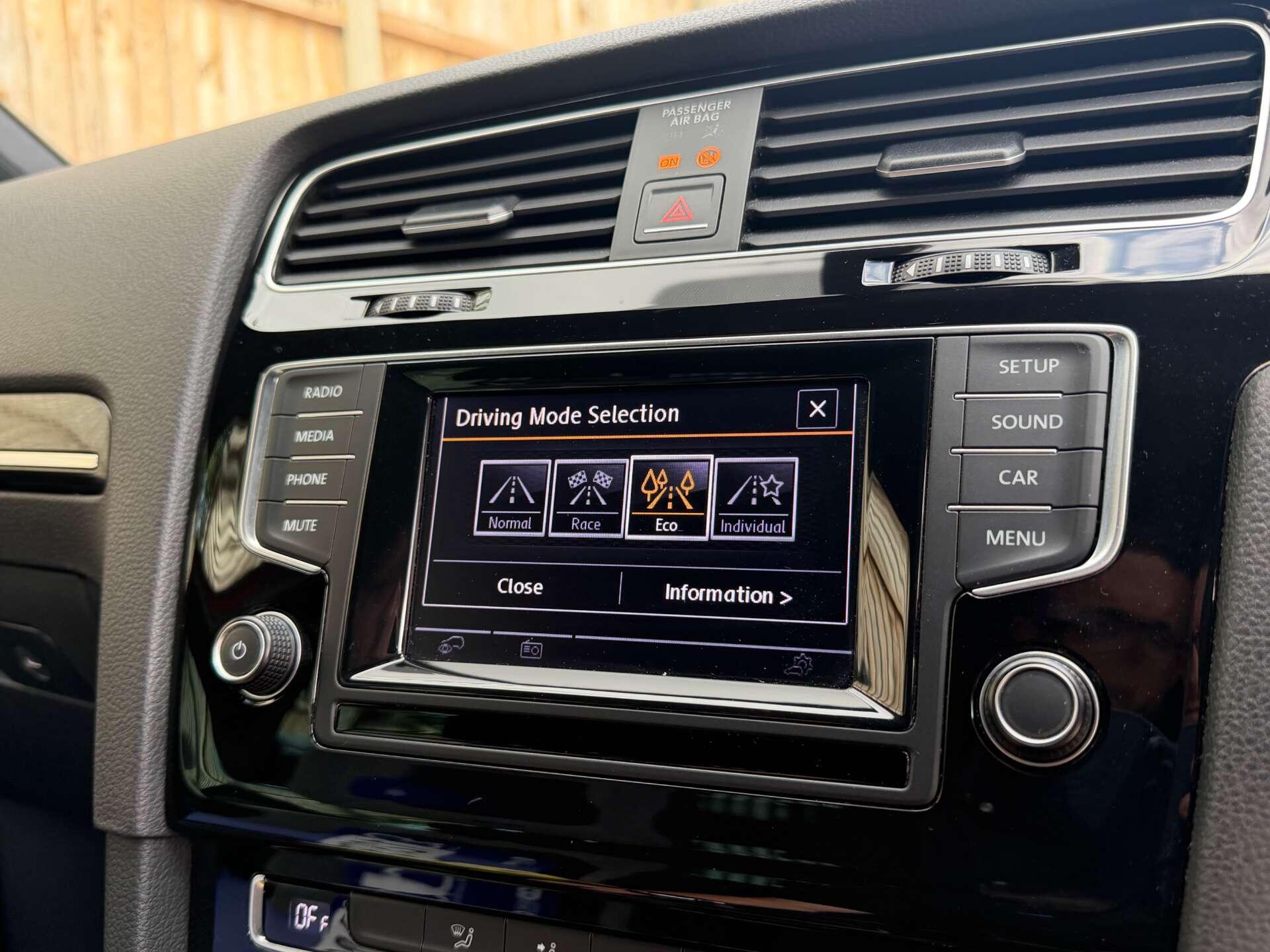 Volkswagen Golf view 17