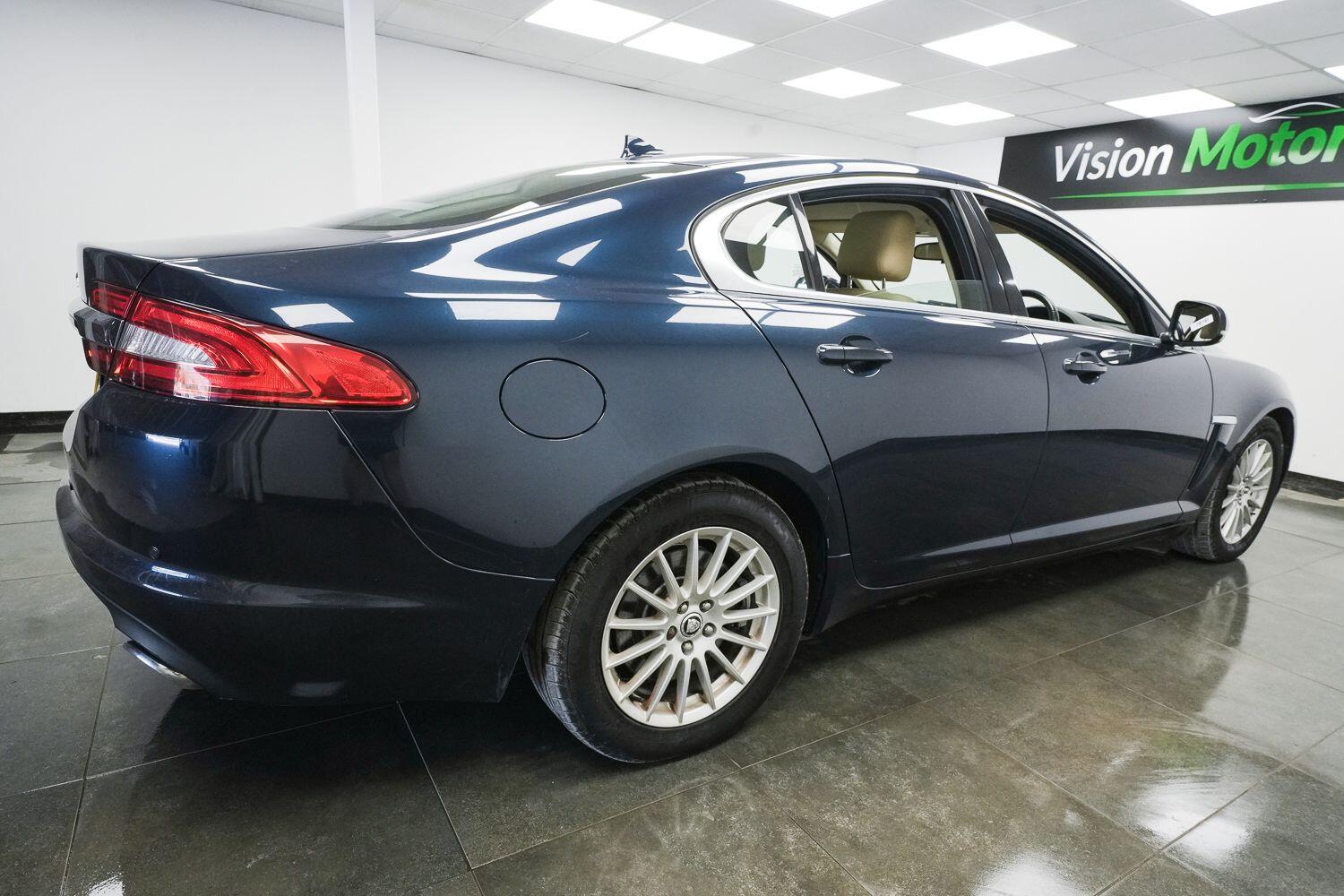 Jaguar XF view 4